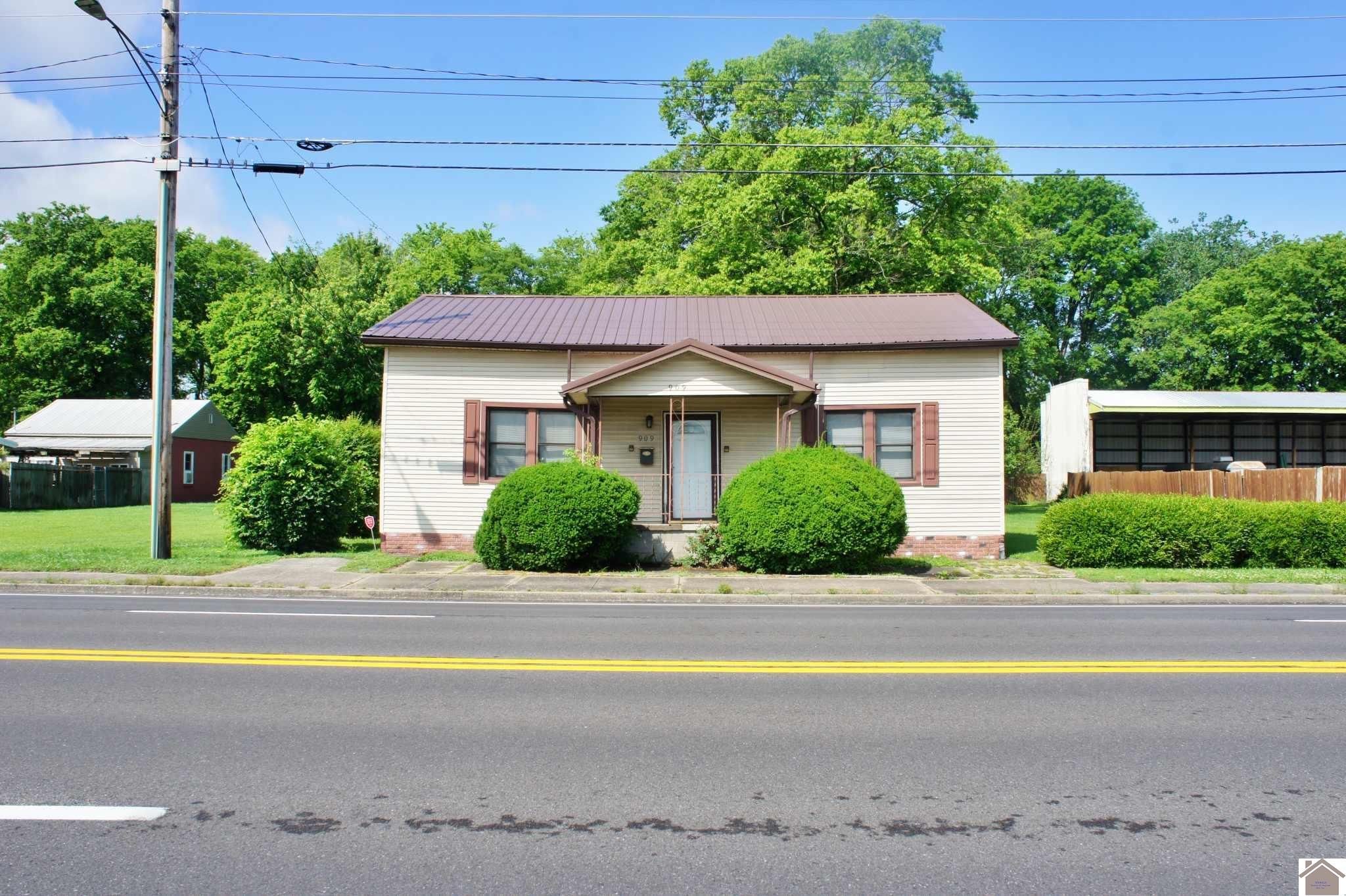 909 S 3rd Street