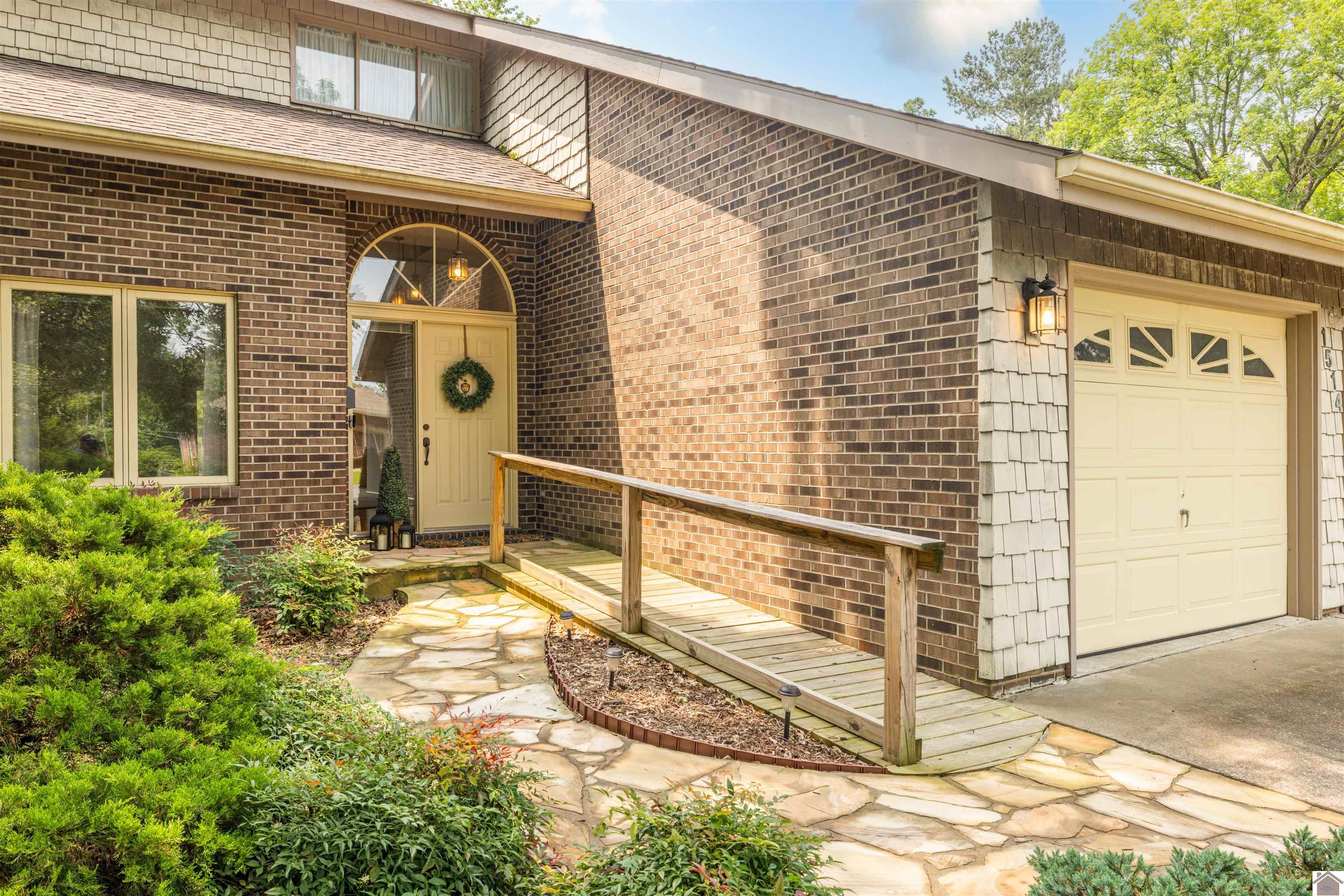 1514 Oxford Drive