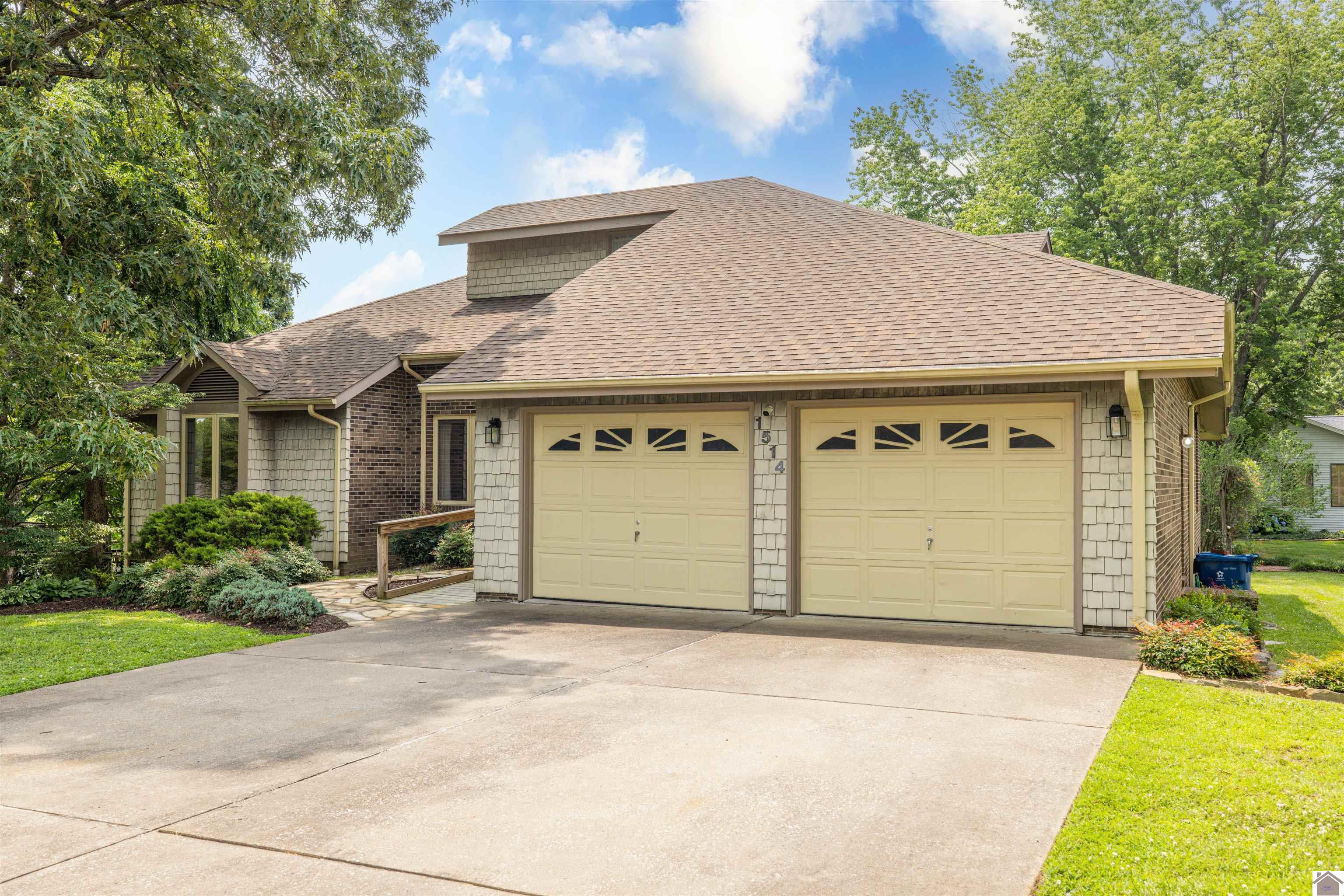 1514 Oxford Drive
