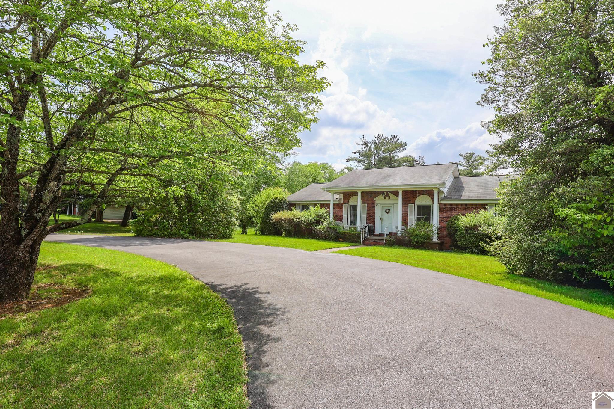201 Colonial Drive