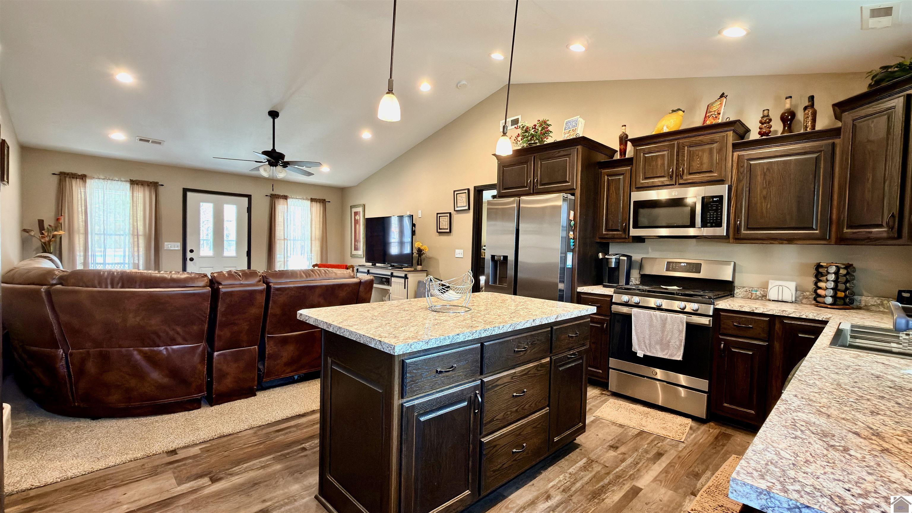 1243 Monkeys Eyebrow