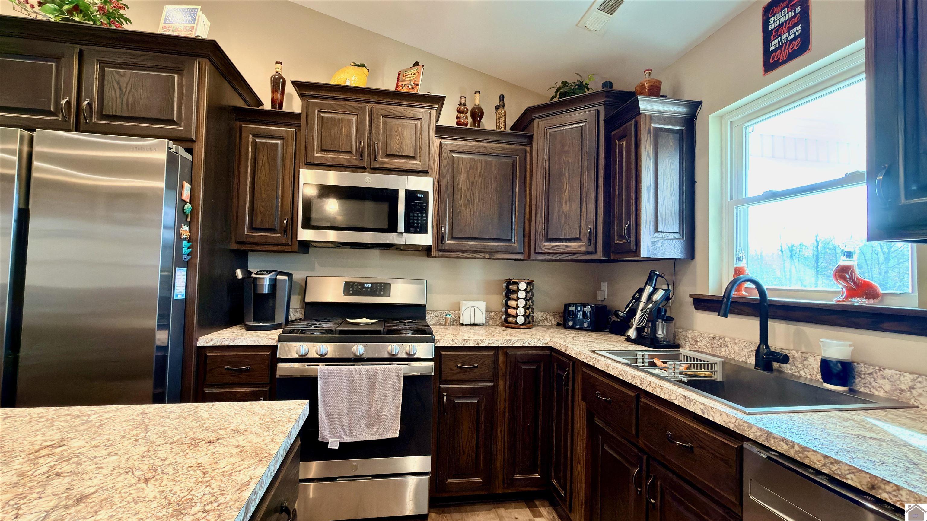 1243 Monkeys Eyebrow