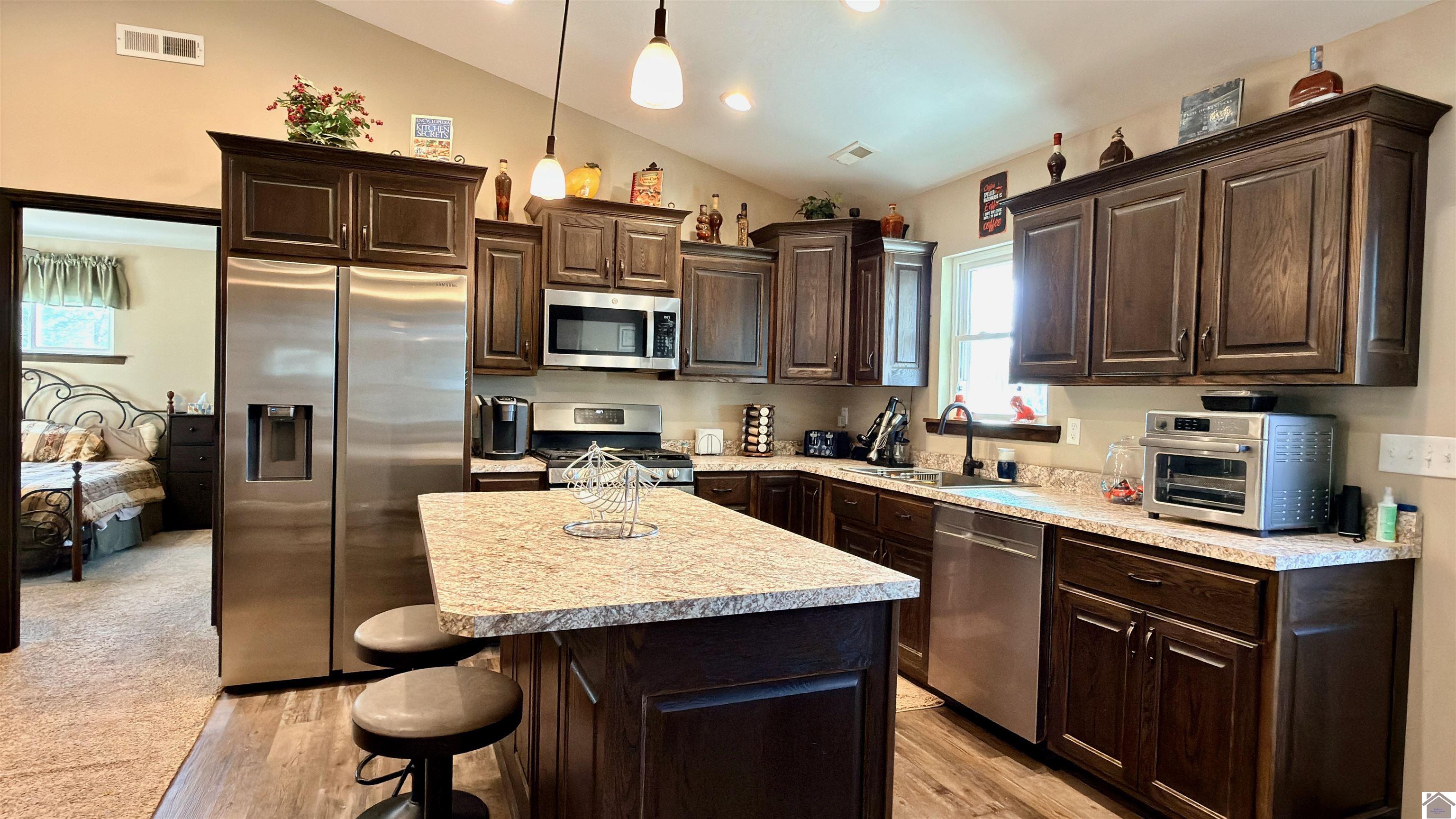 1243 Monkeys Eyebrow