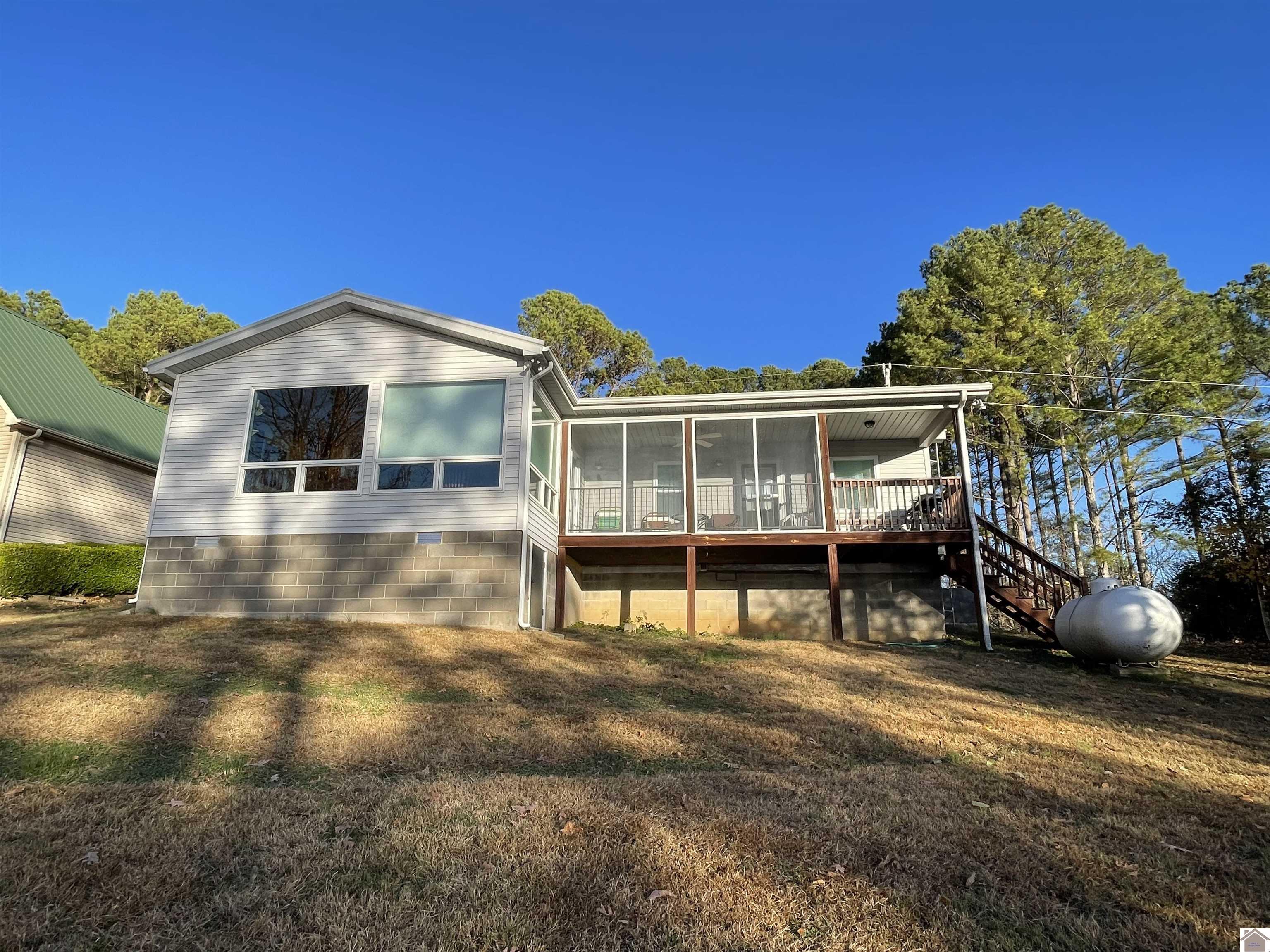 8 Edgewater Dr