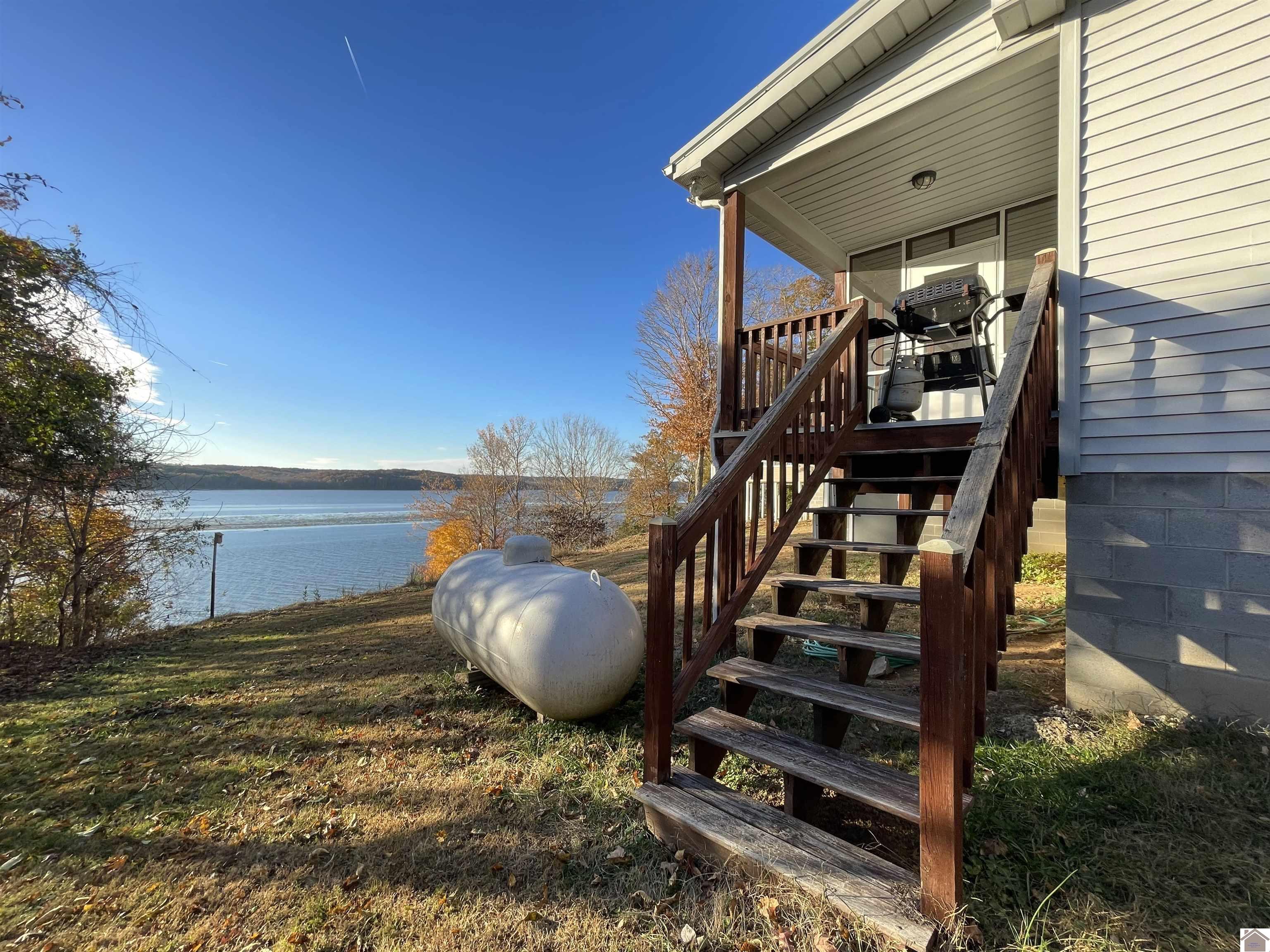 8 Edgewater Dr