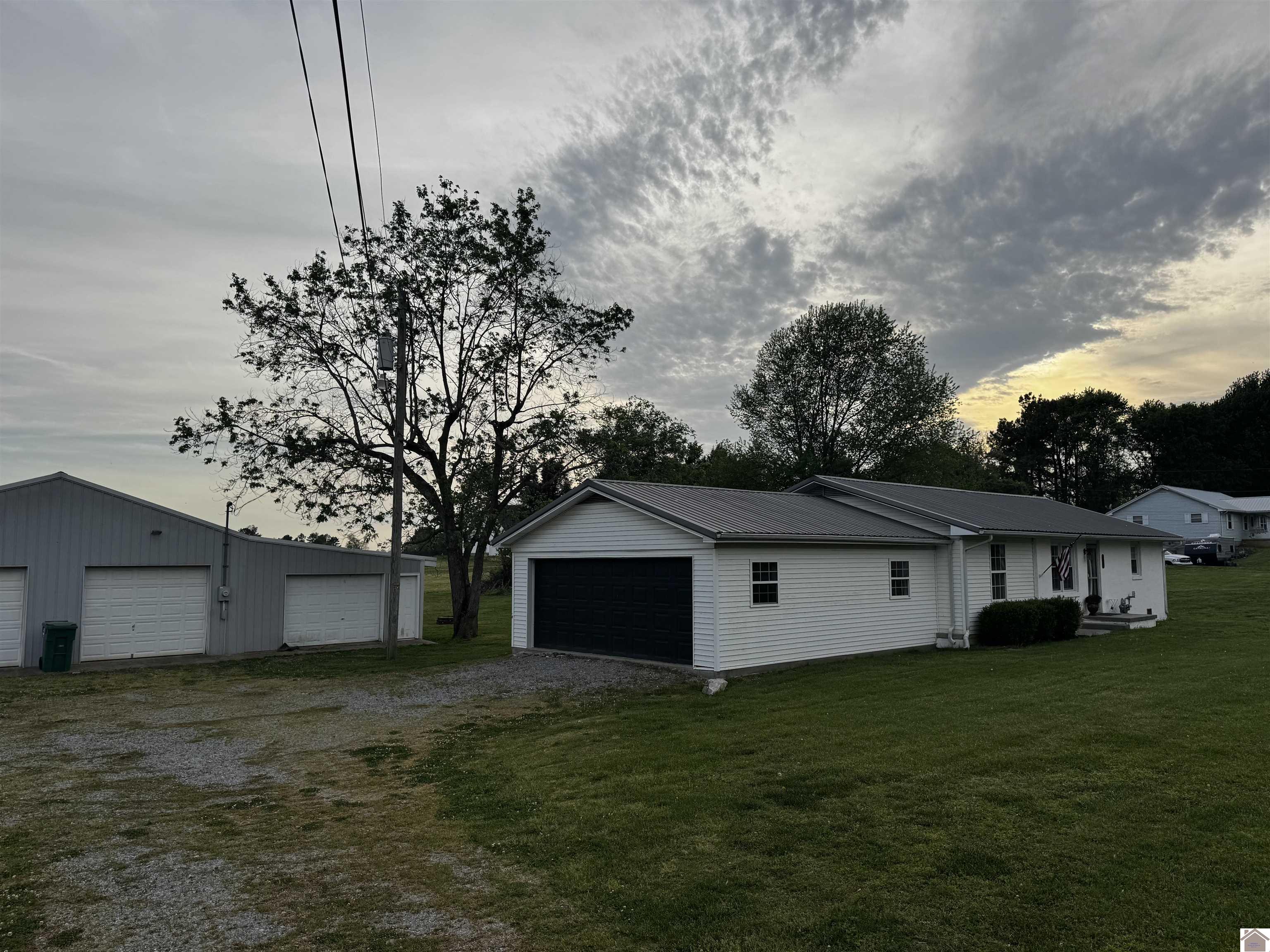 307 W Wyatt Street, Fredonia, KY 42411