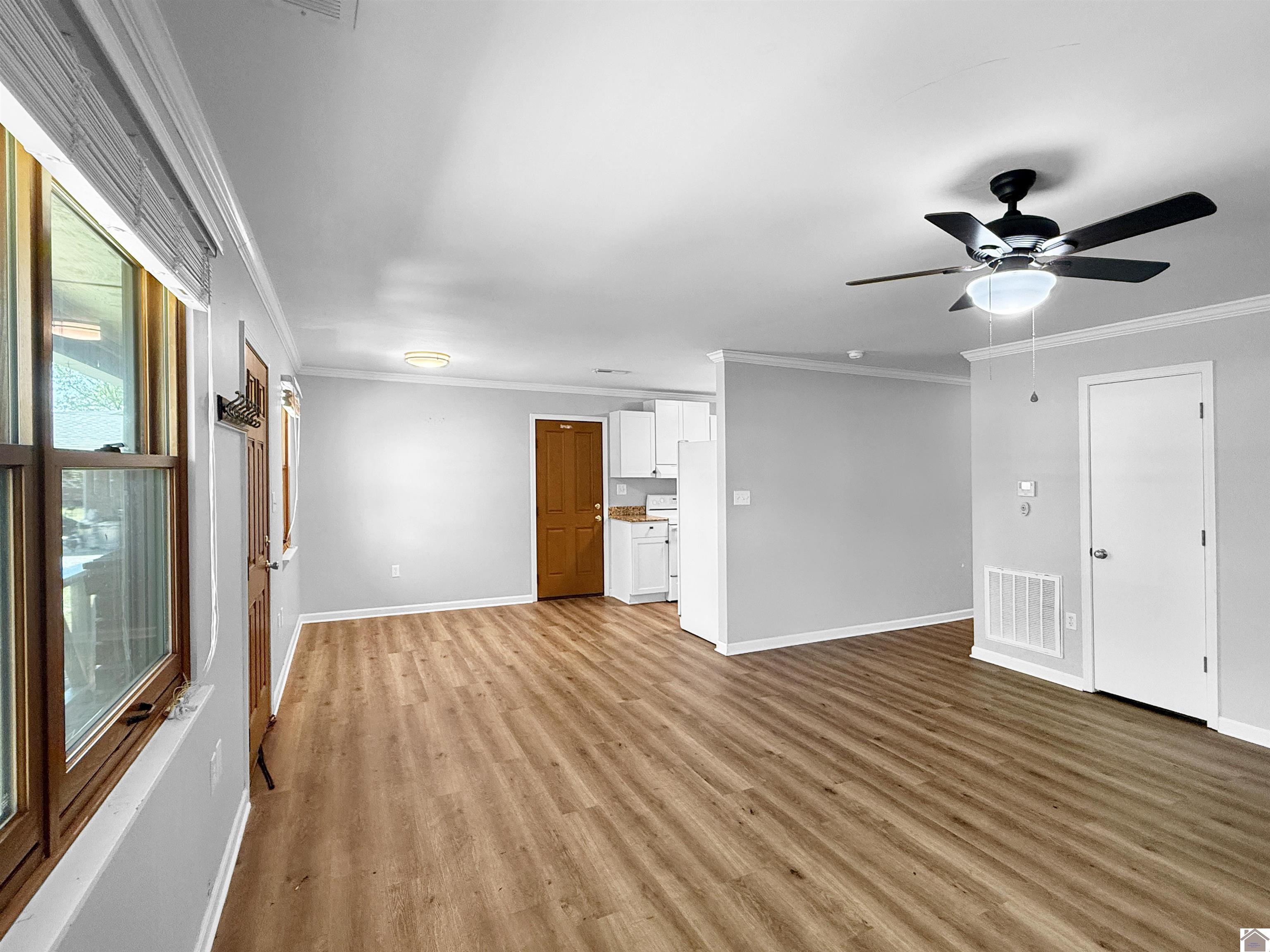 1505 B Clayshire