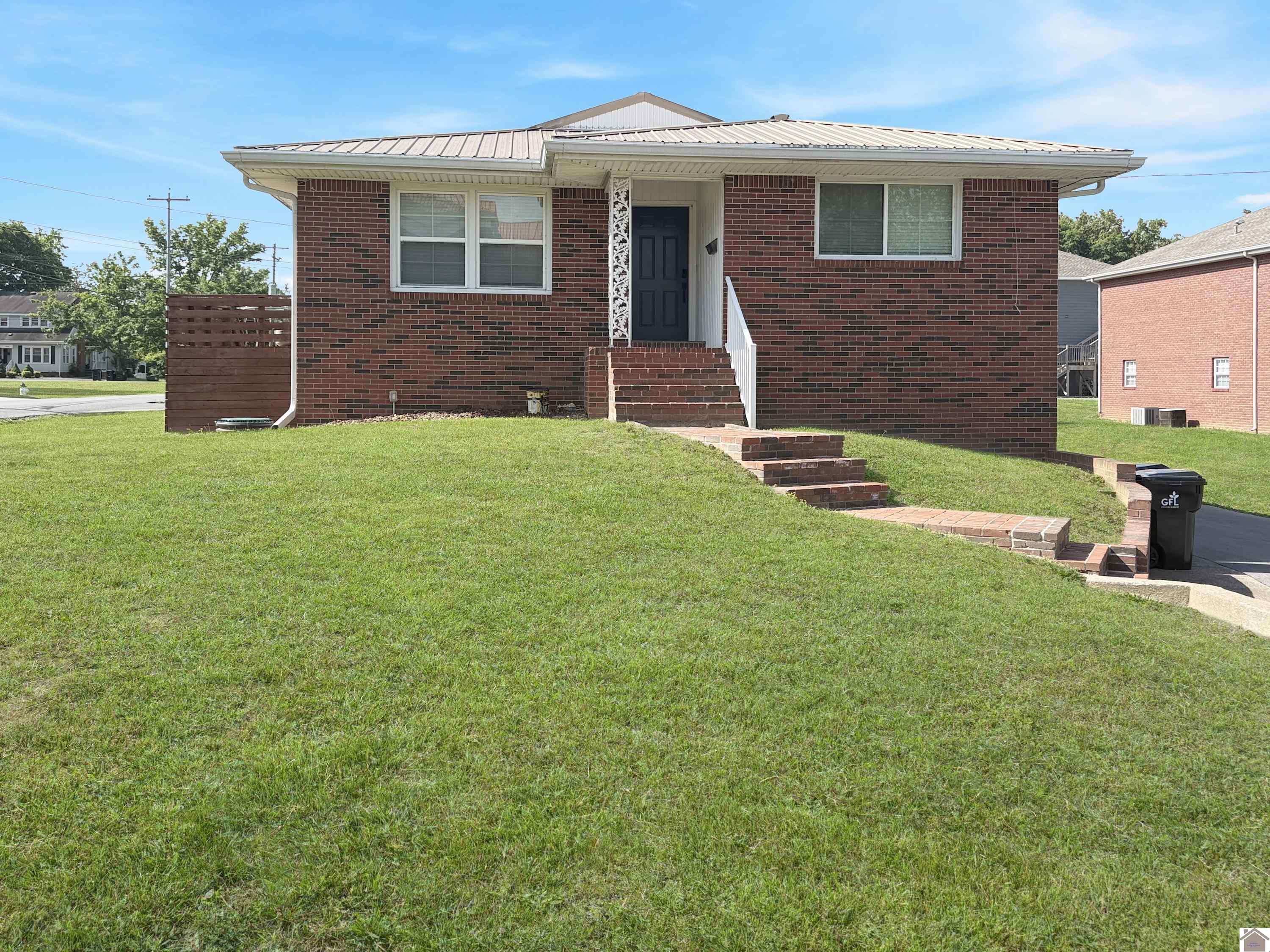 Photo 1 of 26 — 1611 Olive, Murray, KY 42071