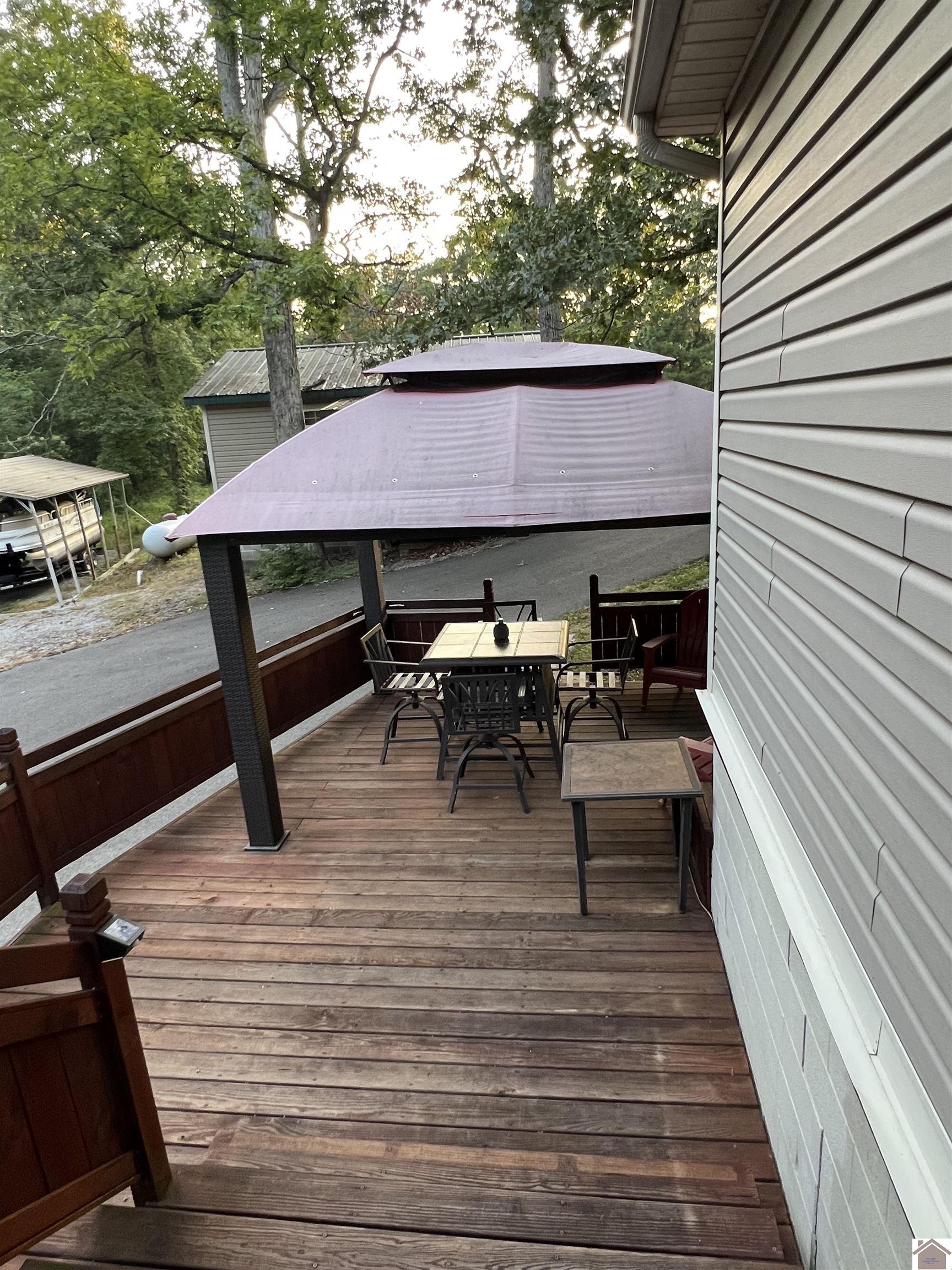 300 Spicewood Ln