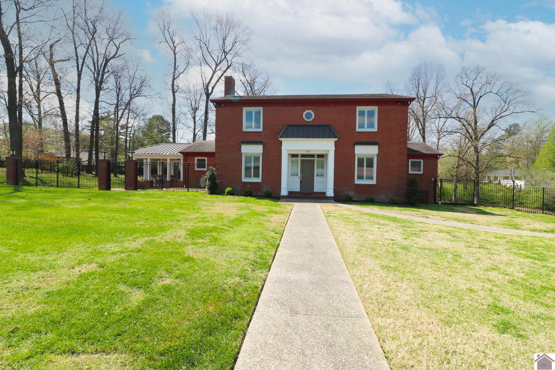 715 Woodland Drive