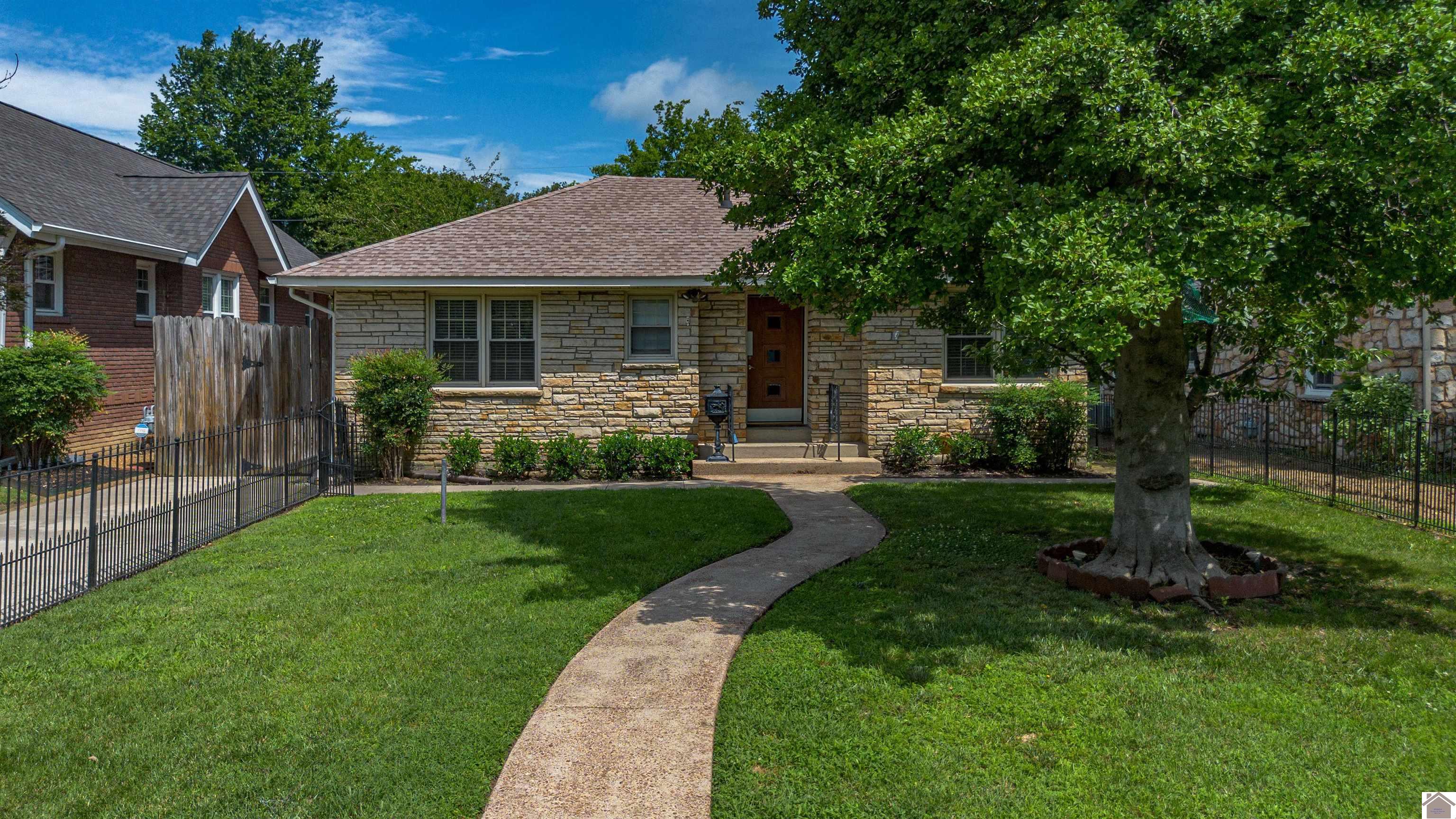 Photo 1 of 50 — 2625 Jefferson St, Paducah, KY 42001
