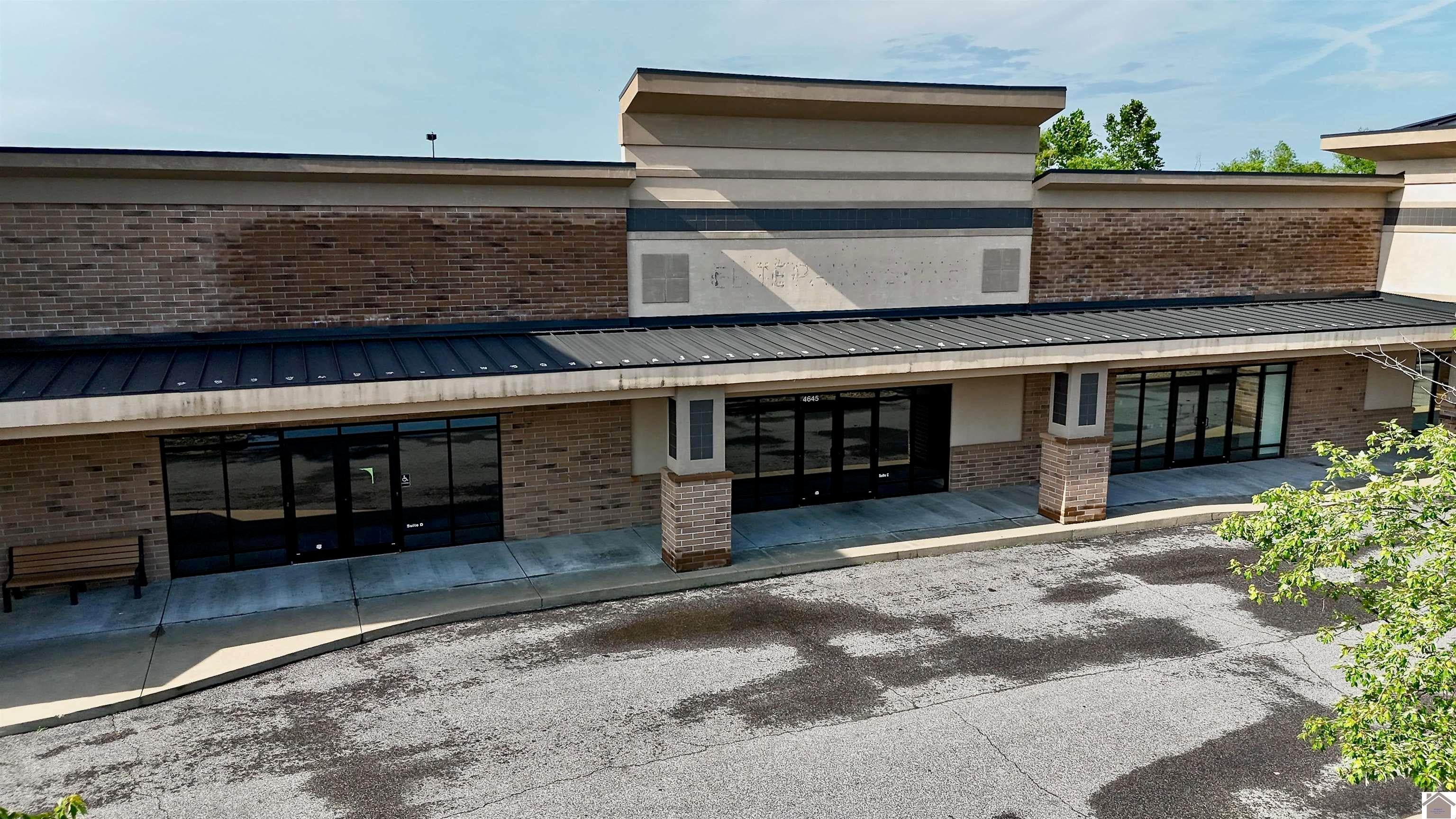 Photo 1 of 23 — 4645 Village Square Drive, Paducah, KY 42001
