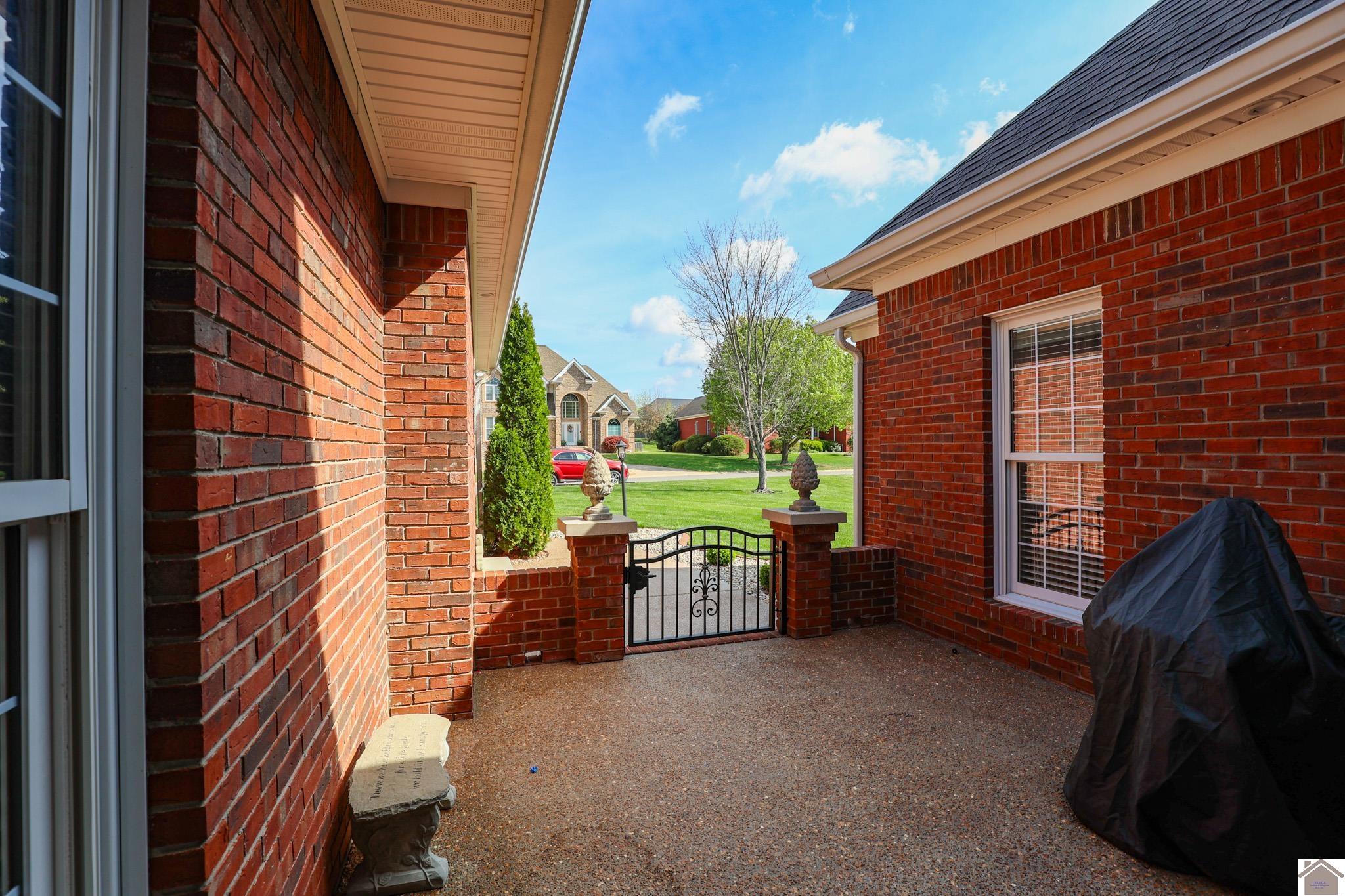 225 Forest Ridge Cv