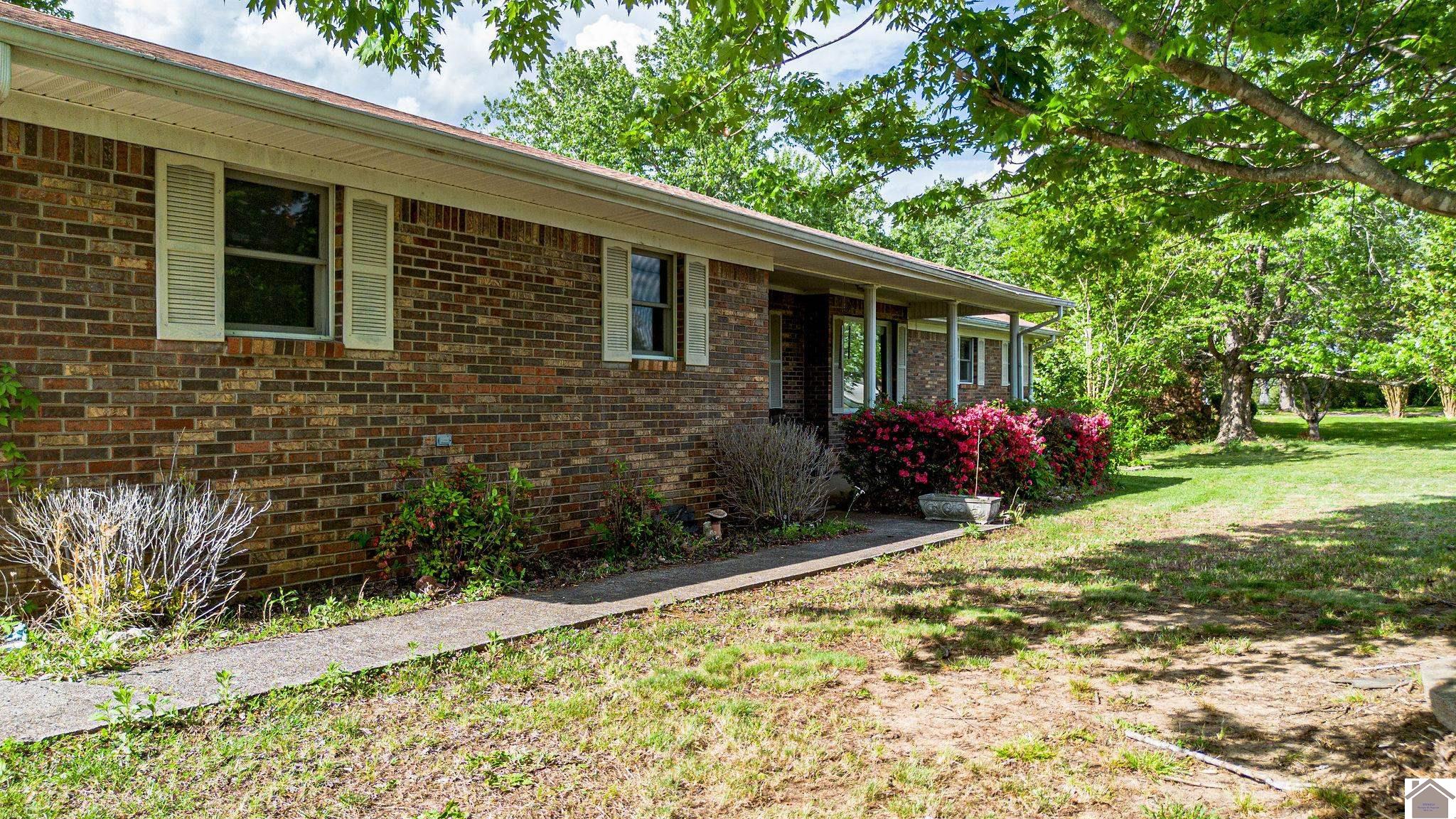 14 Woodland Dr