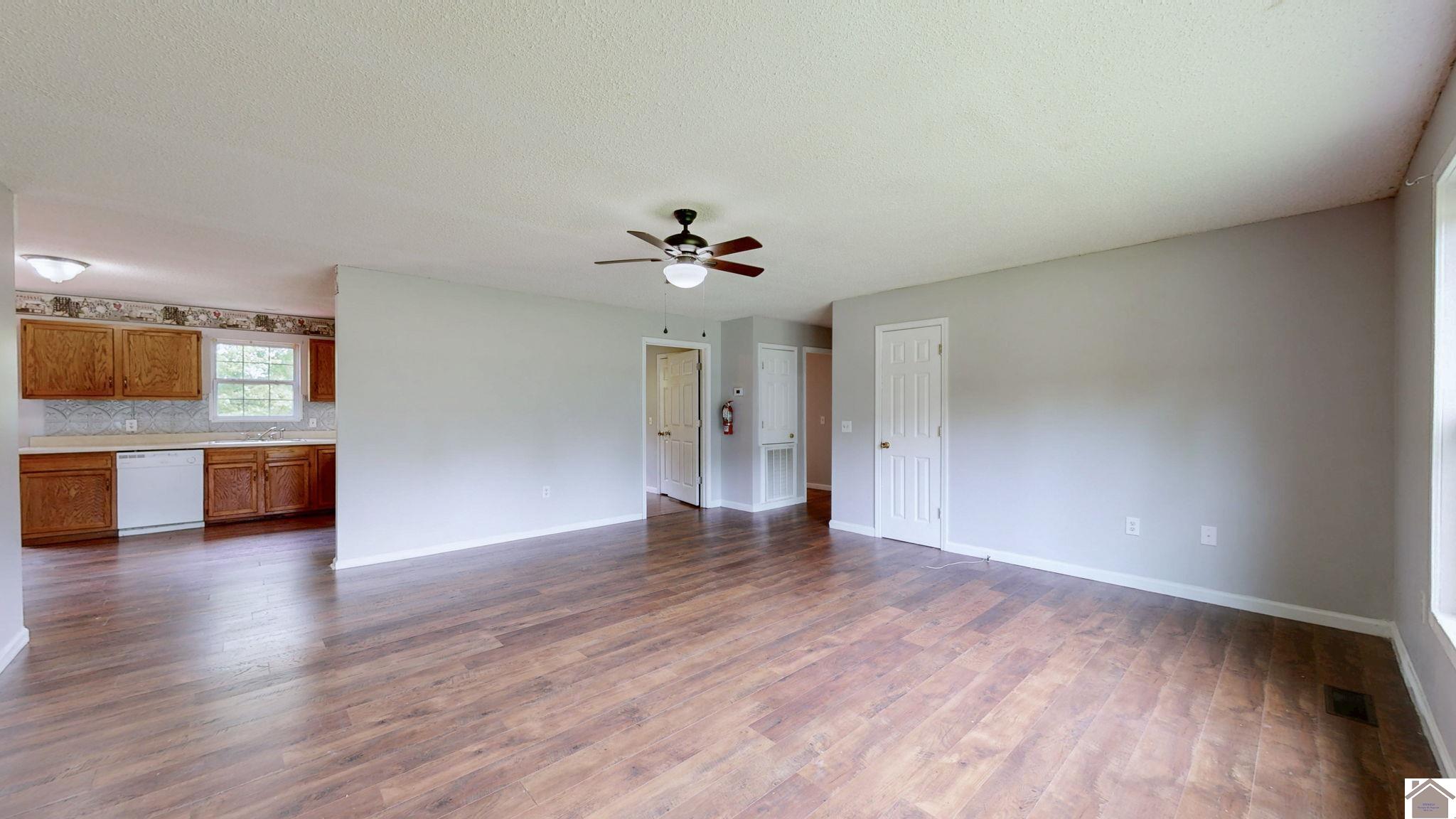 485 Lakeshore Dr