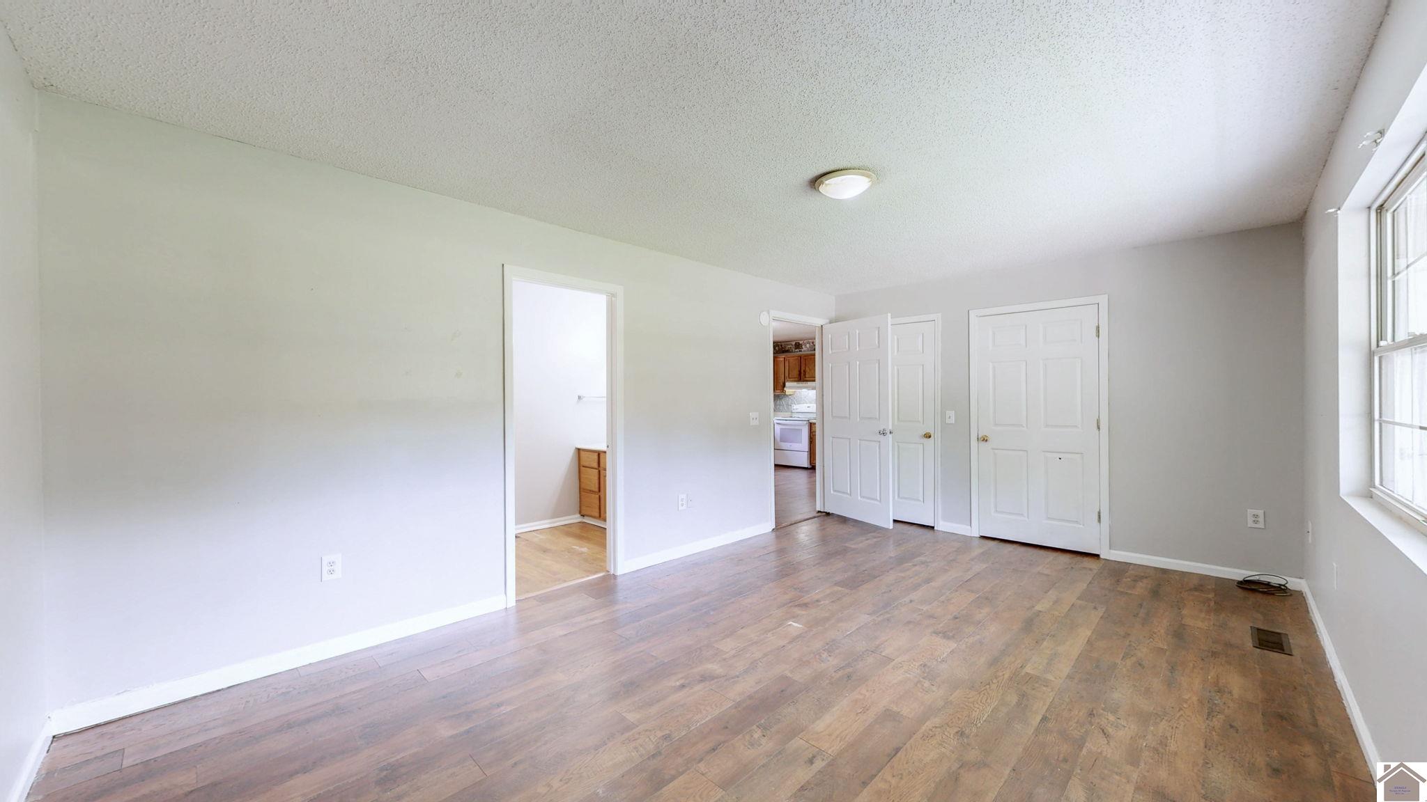 485 Lakeshore Dr