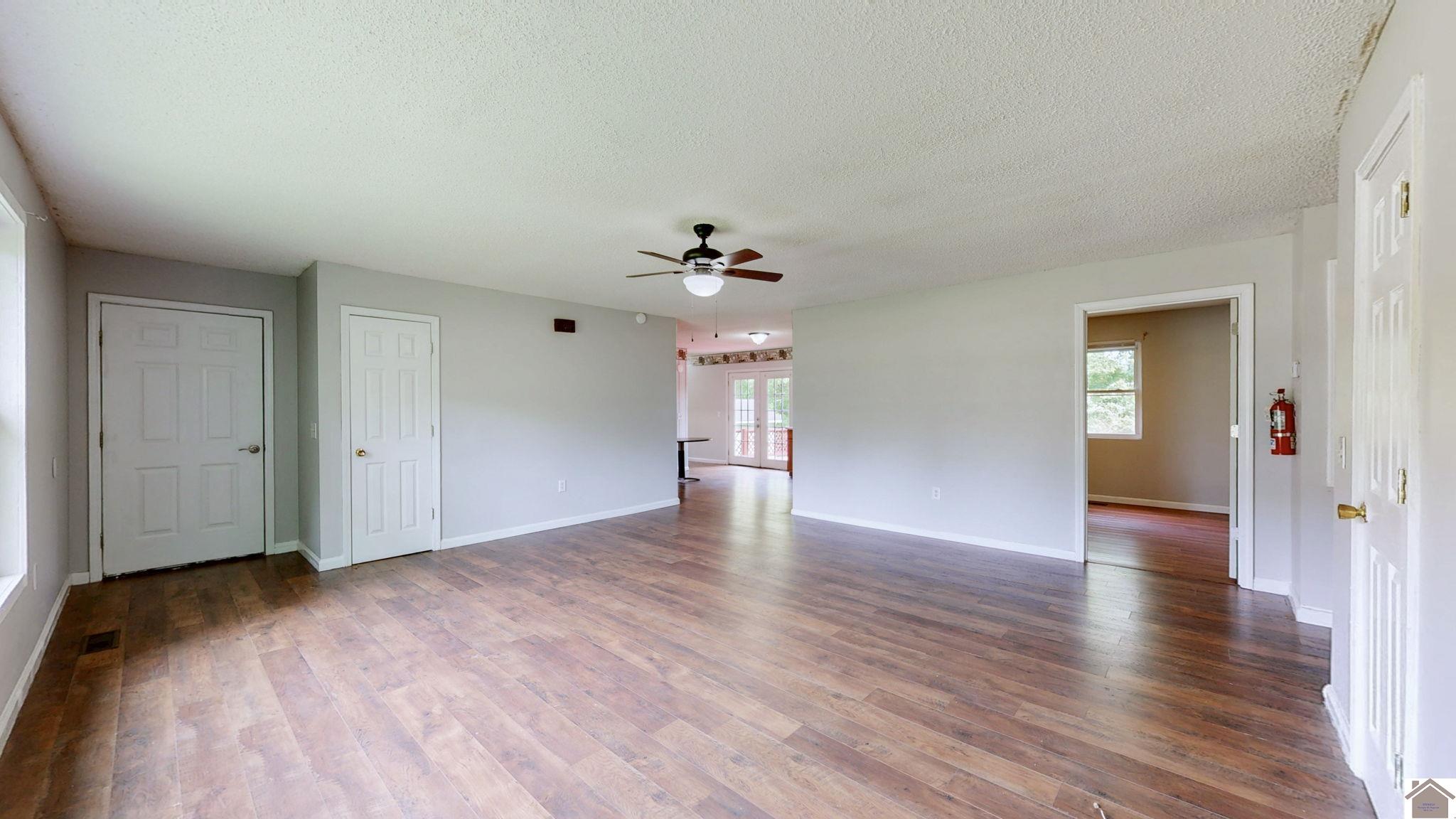 485 Lakeshore Dr