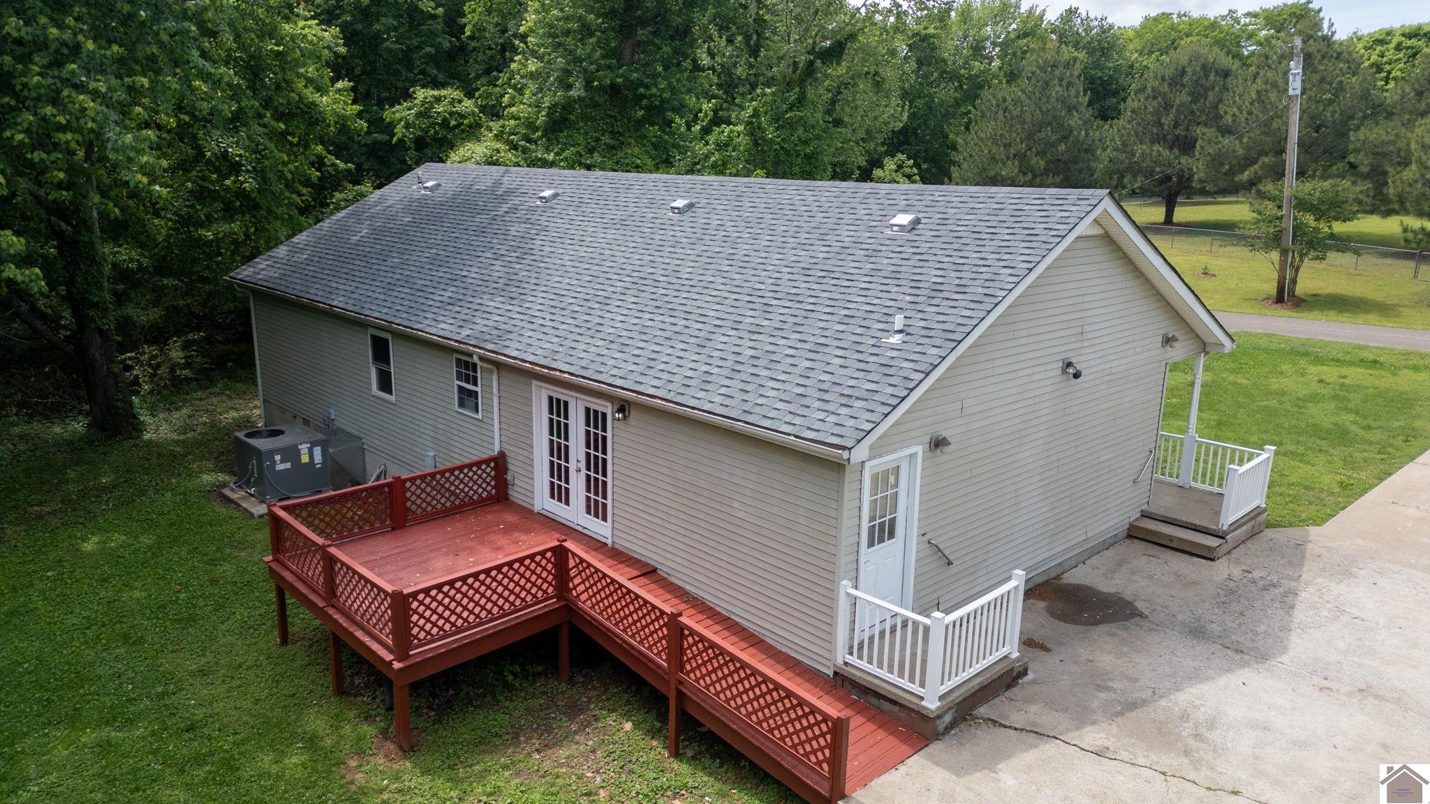 485 Lakeshore Dr