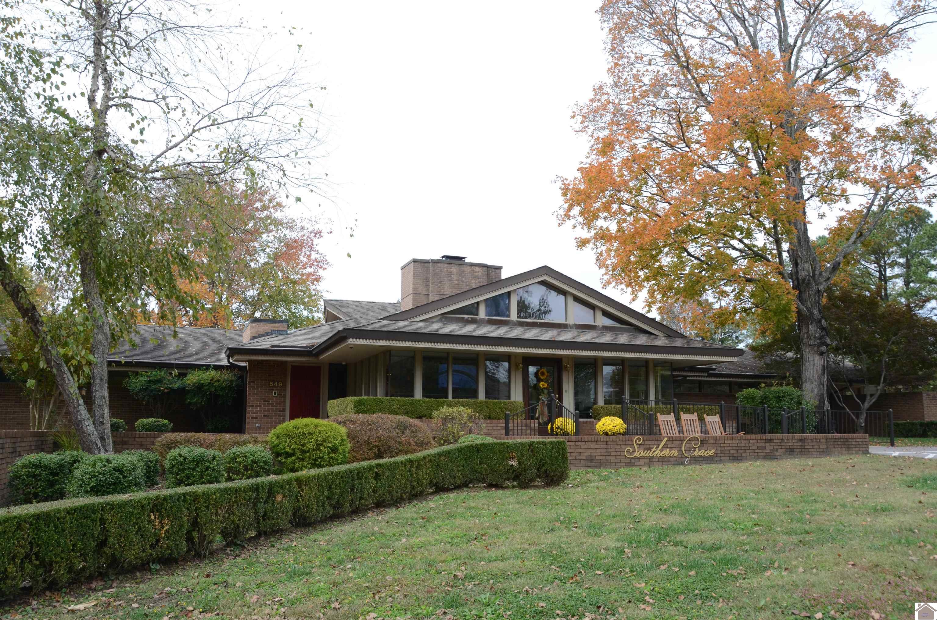 549 Robertson Road South