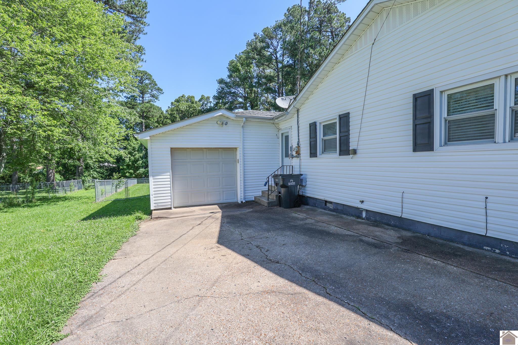 157 Calvert Dr