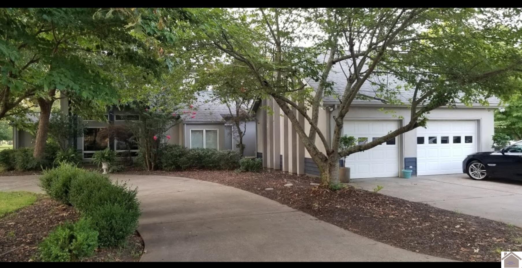 636 Oaks Country Club