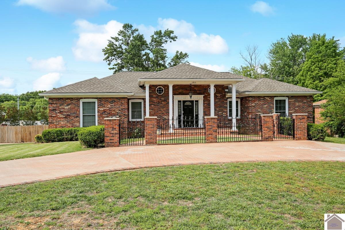 Photo 1 of 42 — 1511 Oxford Drive, Murray, KY 42071