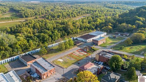 219 Clinton St. Hickman KY 42050