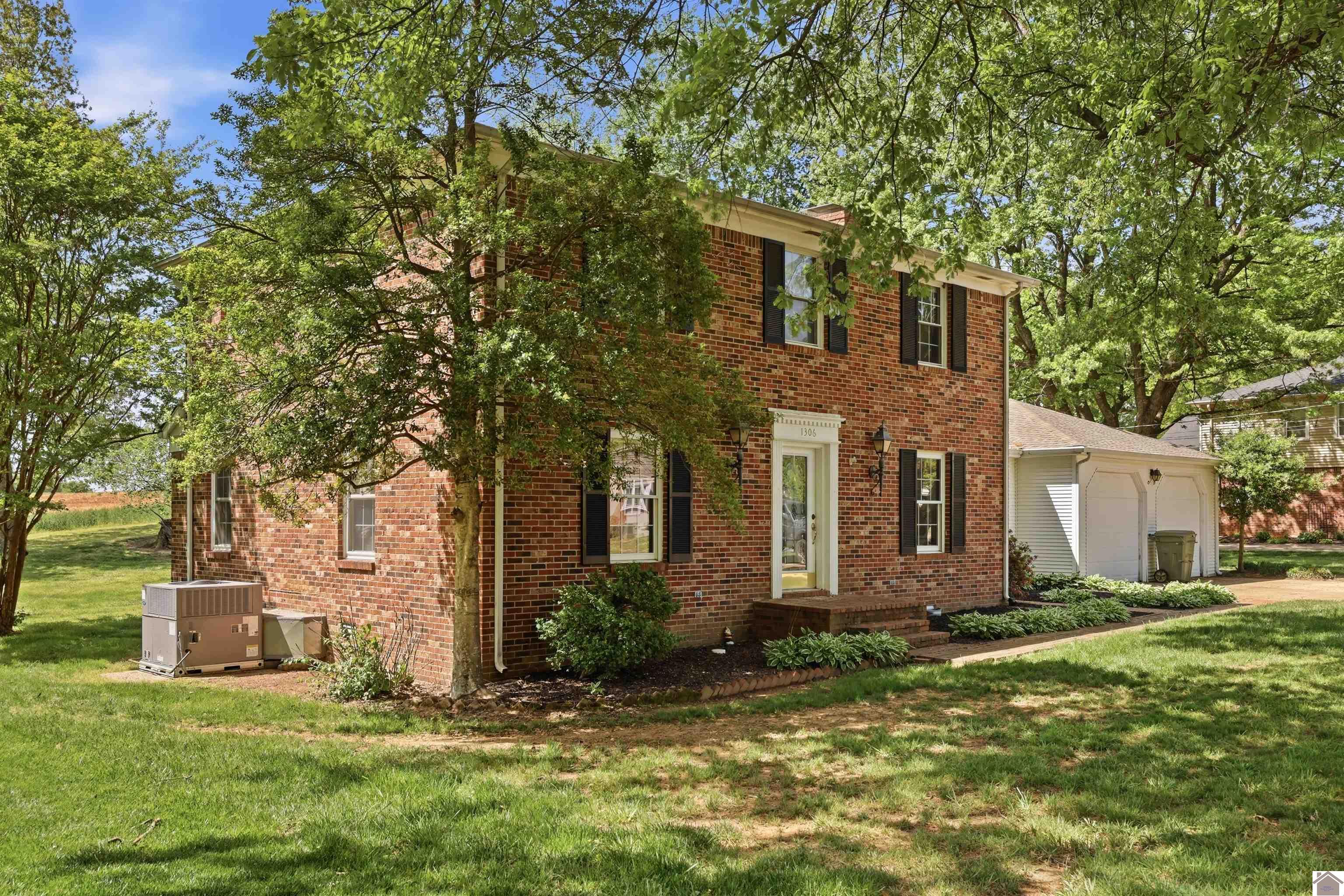 1306 Dogwood