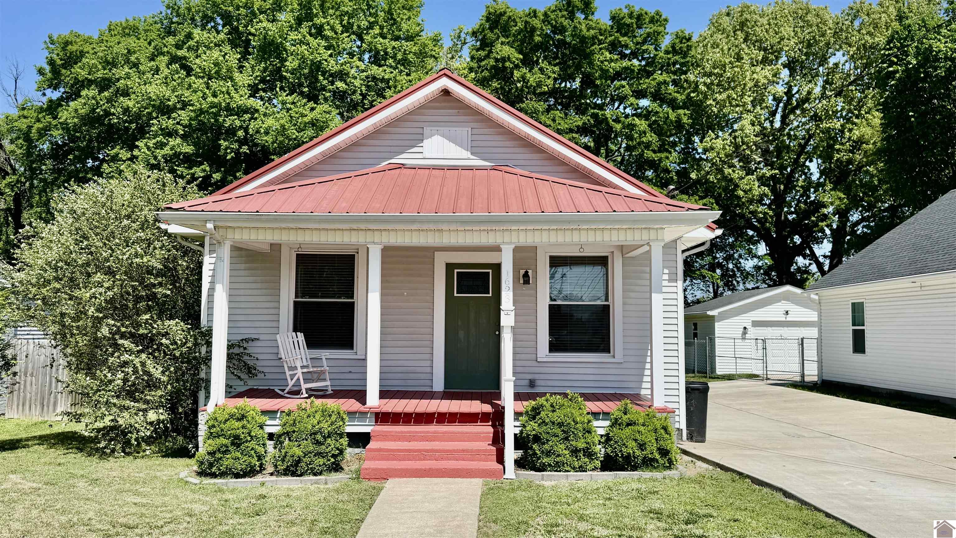 Photo 1 of 14 — 1623 CLARK STREET, Paducah, KY 42003