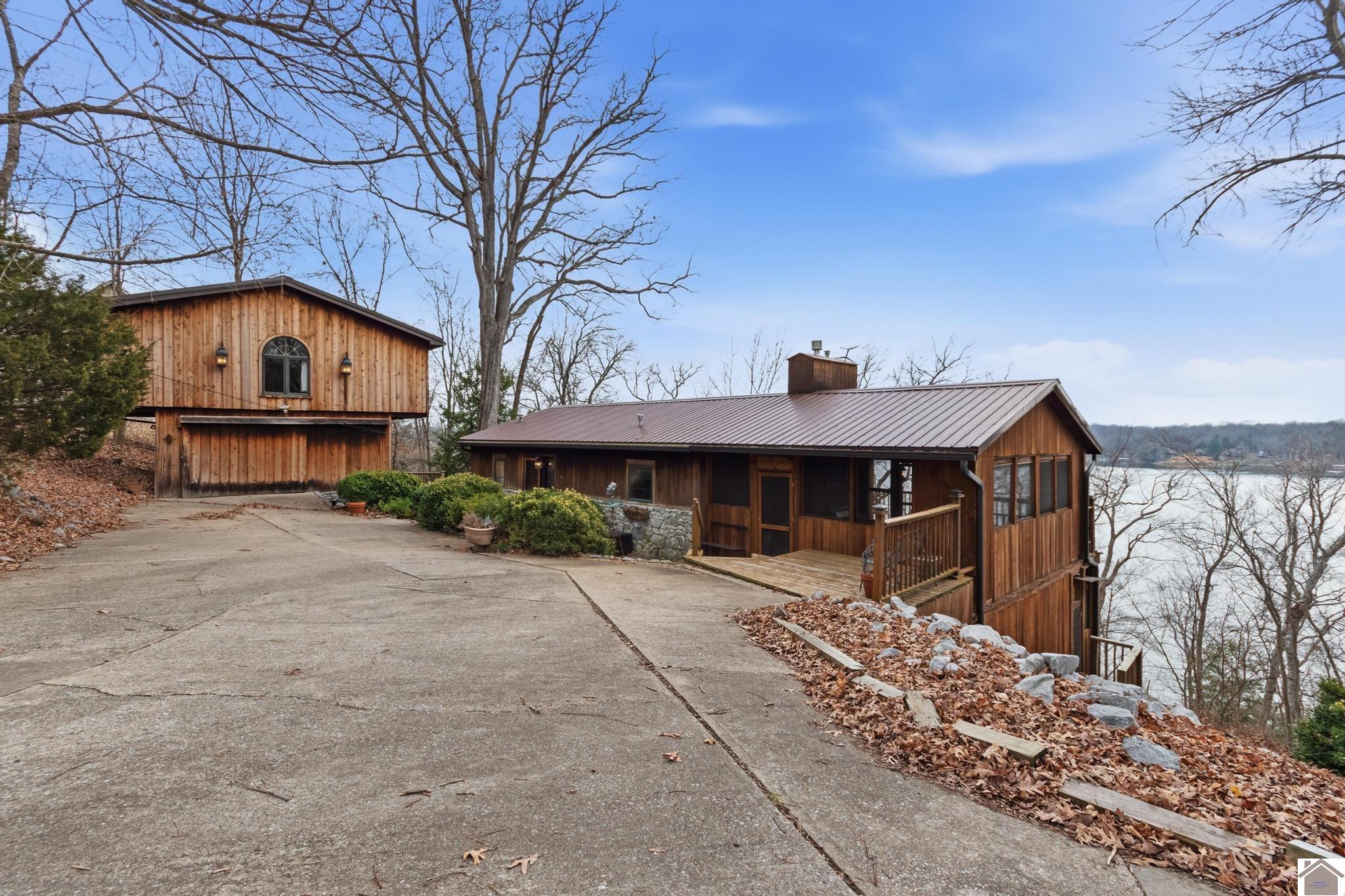 Photo 1 of 37 — 290 Deer Run Rd., Eddyville, KY 42038