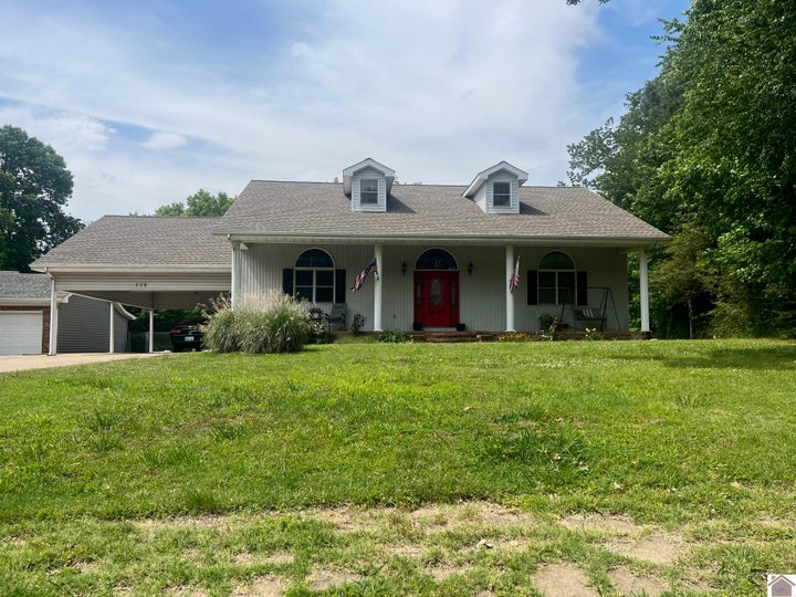Photo 1 of 21 — 539 E Clay St, Clinton, KY 42031