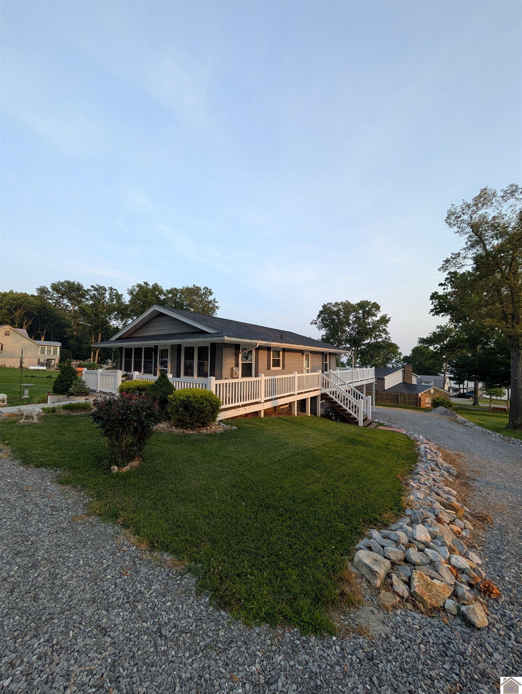 41 Nancy Ave.