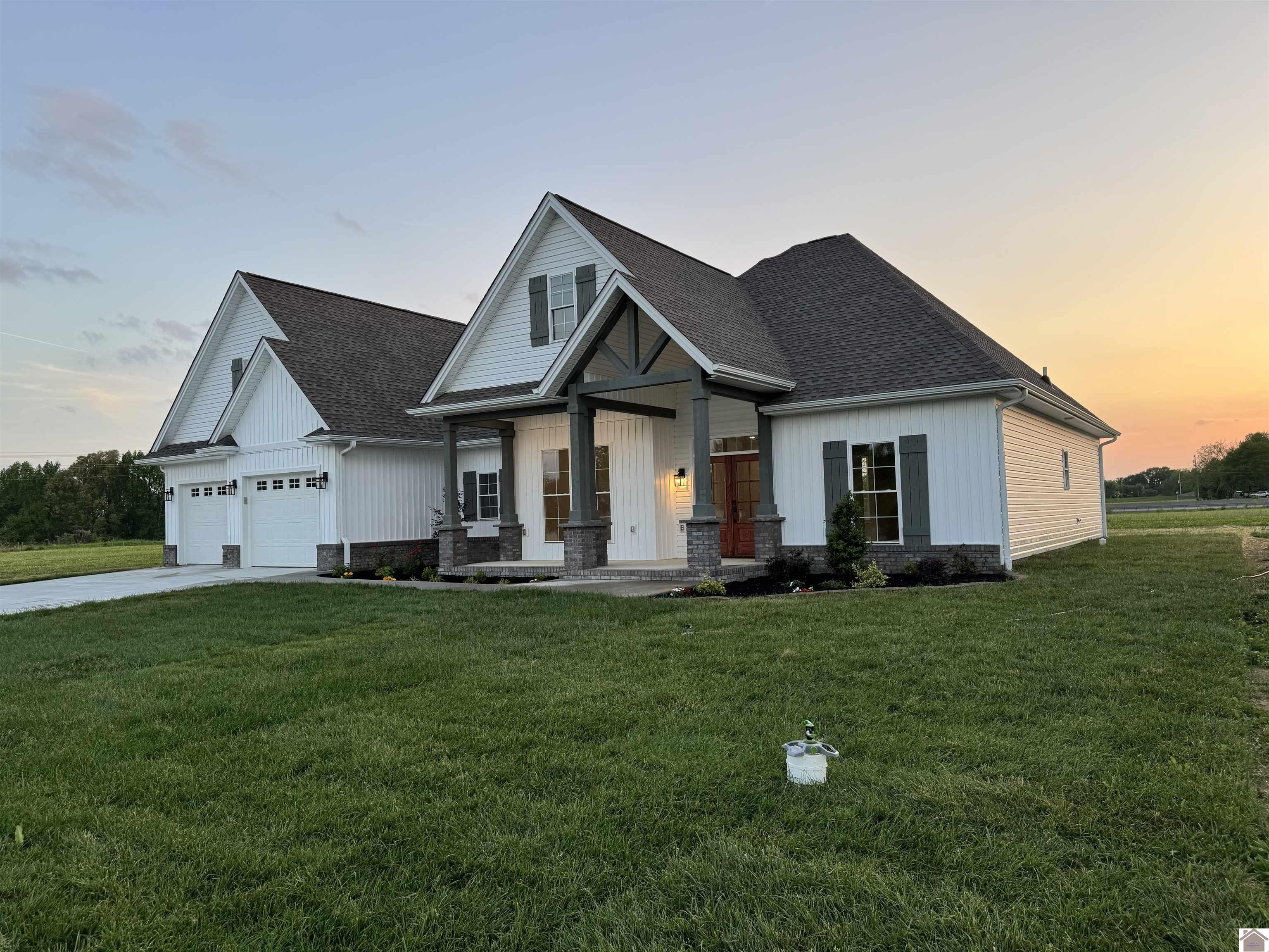 Photo 1 of 24 — 317 Parkway Drive, Mayfield, KY 42066
