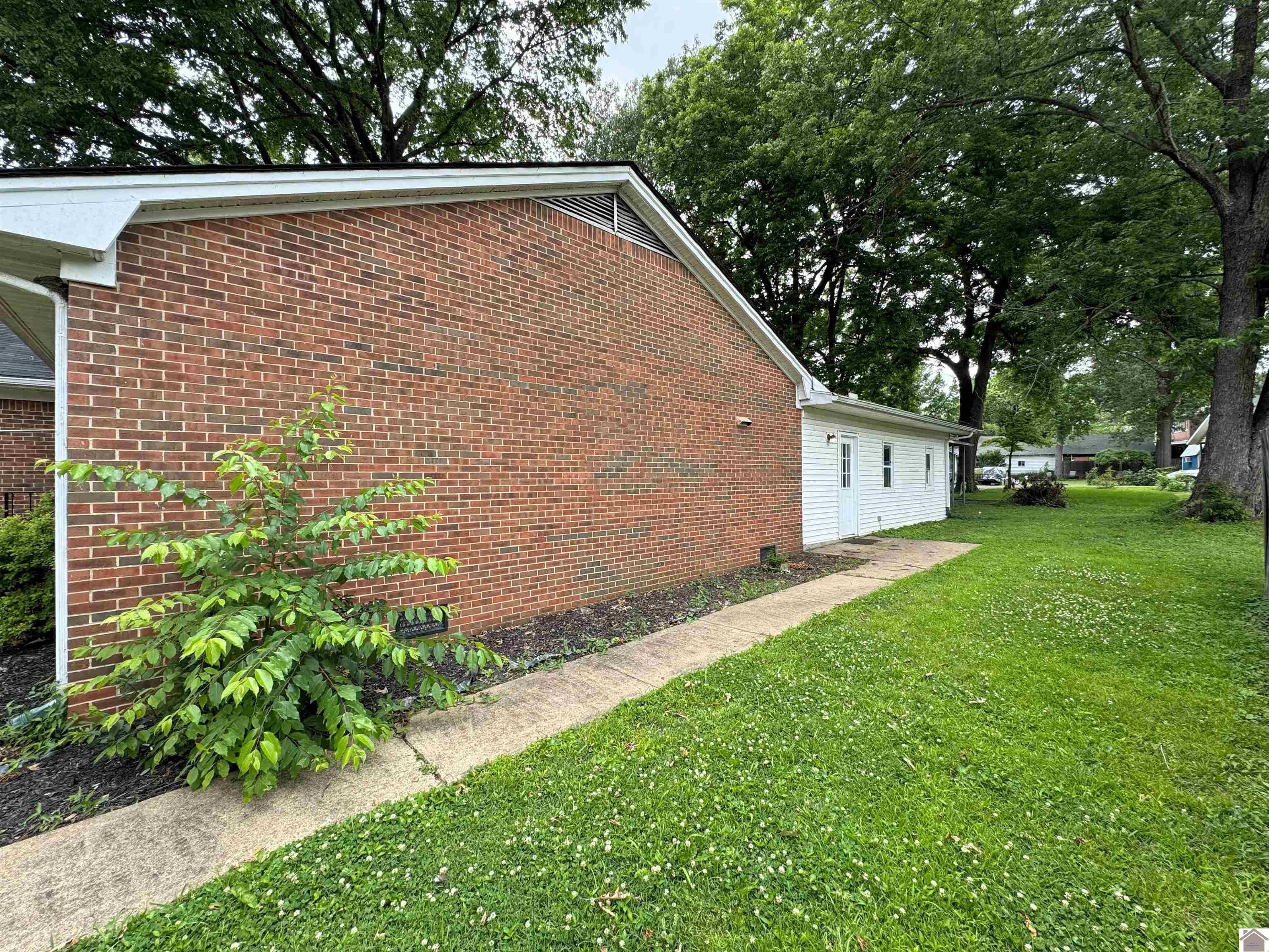 304 Eddings St