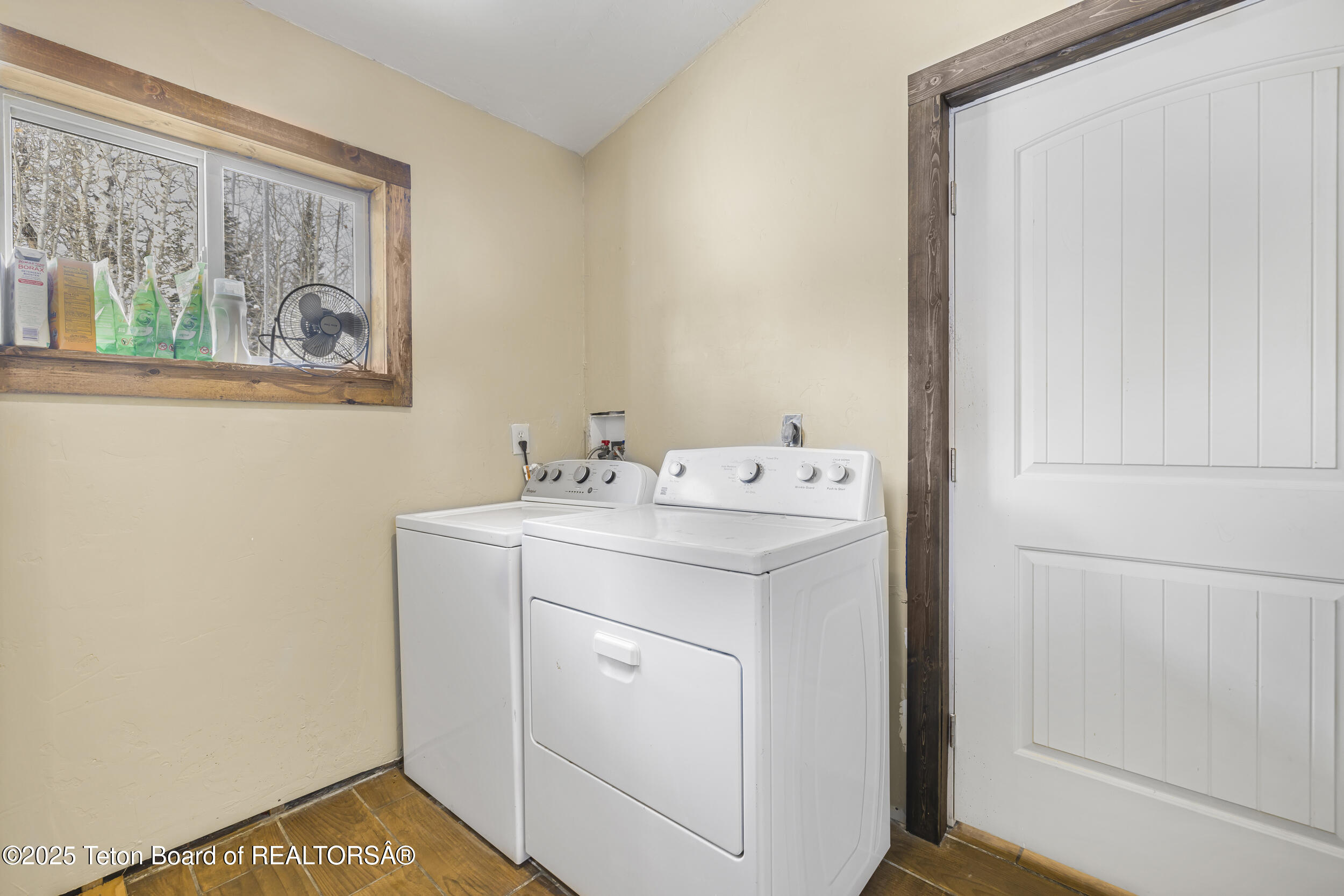 Daniel, Wyoming 83115, United States, 6 Bedrooms Bedrooms, ,2 BathroomsBathrooms,Residential,Active,16544