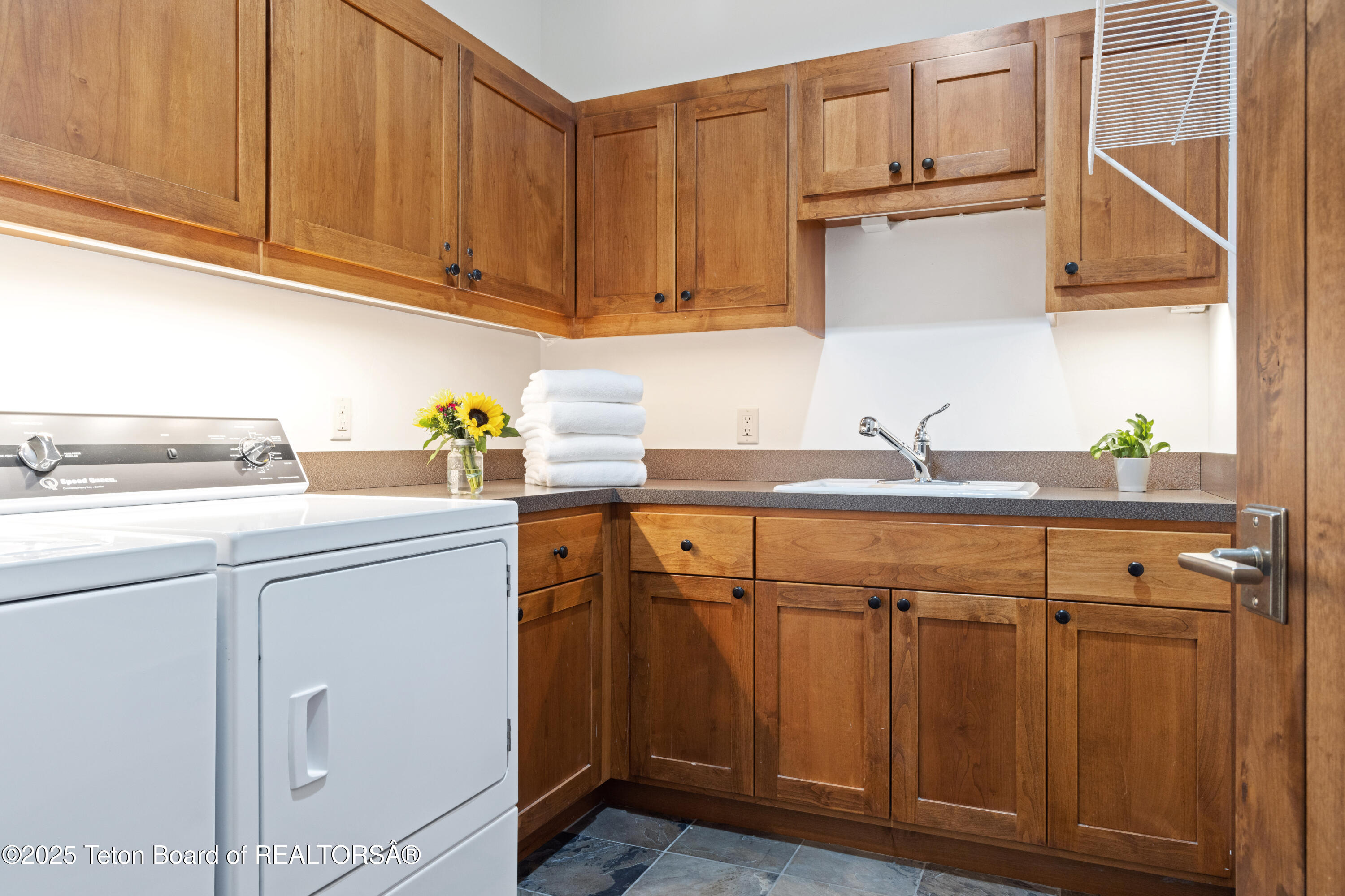 Jackson, Wyoming 83001, United States, 4 Bedrooms Bedrooms, ,4 BathroomsBathrooms,Residential,Active,123571