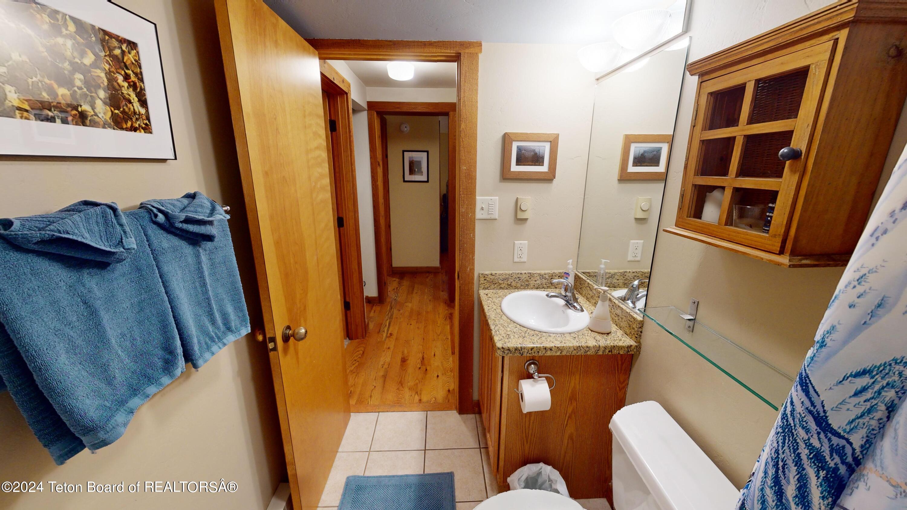 Jackson, Wyoming 83001, United States, 2 Bedrooms Bedrooms, ,1 BathroomBathrooms,Residential,Pending,64833