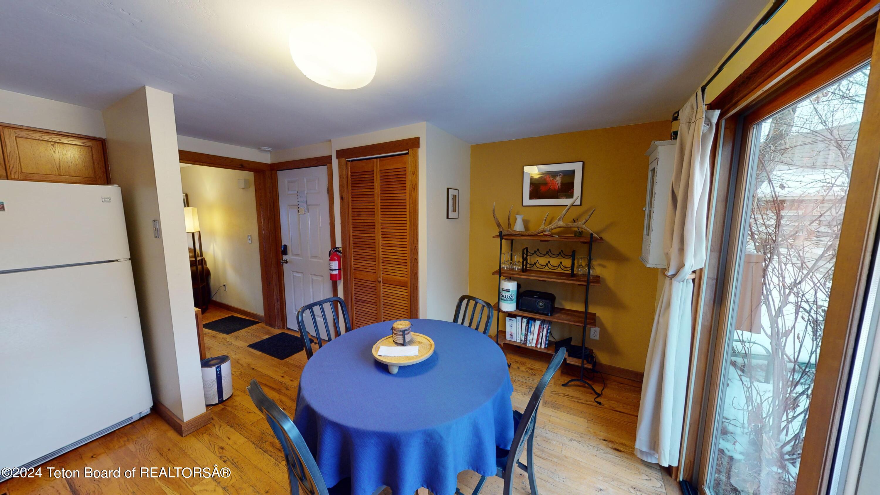 Jackson, Wyoming 83001, United States, 2 Bedrooms Bedrooms, ,1 BathroomBathrooms,Residential,Pending,64833