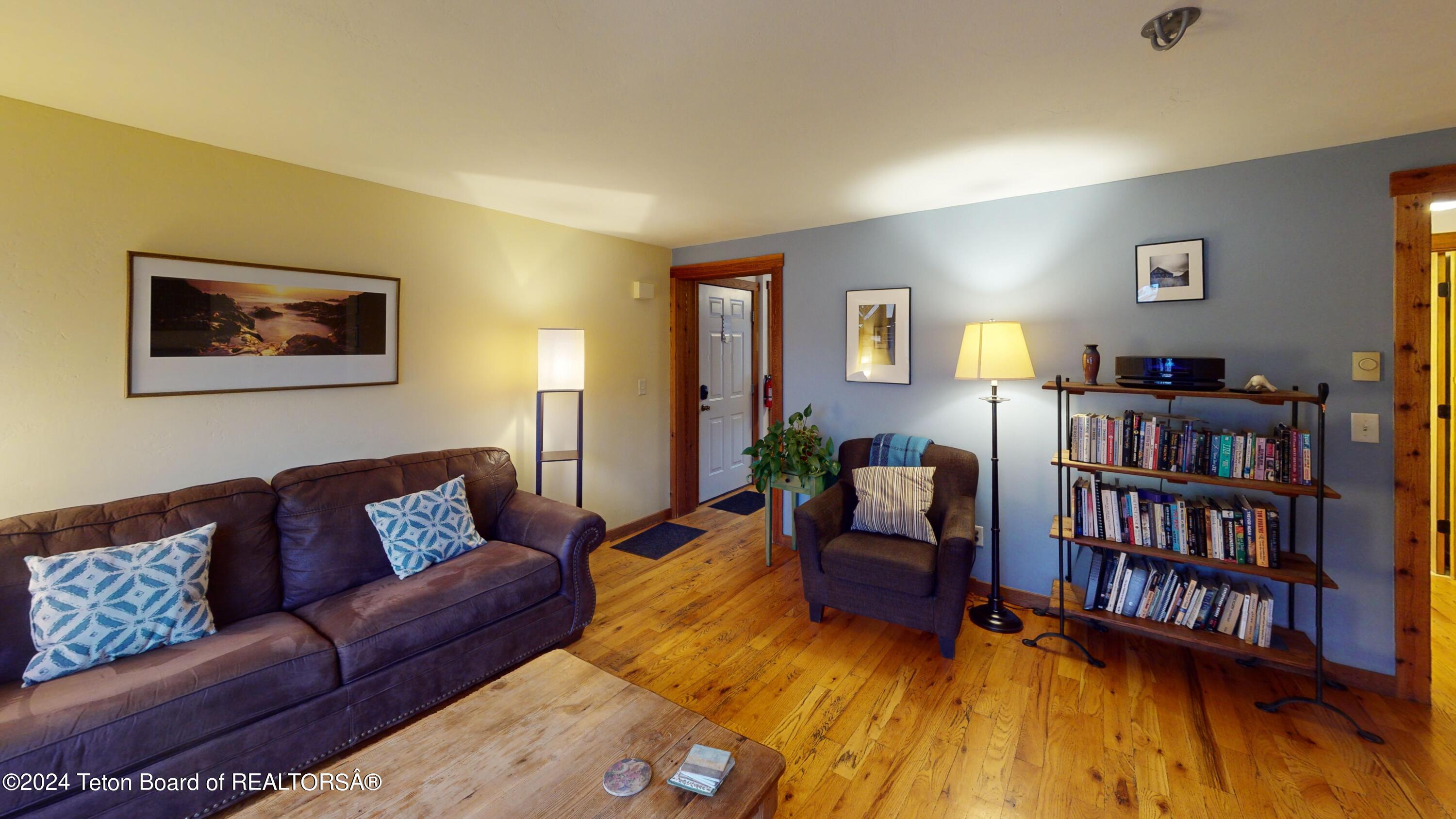 Jackson, Wyoming 83001, United States, 2 Bedrooms Bedrooms, ,1 BathroomBathrooms,Residential,Pending,64833