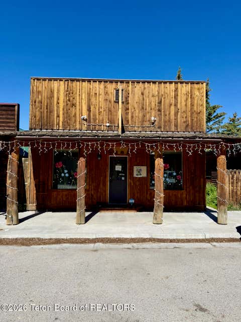 Photo of 42 N FRANKLIN Avenue, Pinedale, WY 82941 (MLS # 26-1740)