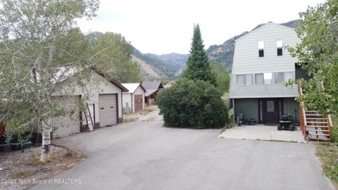 Photo of 127 COTTONWOOD Court, Thayne, WY 83127 (MLS # 26-2265)