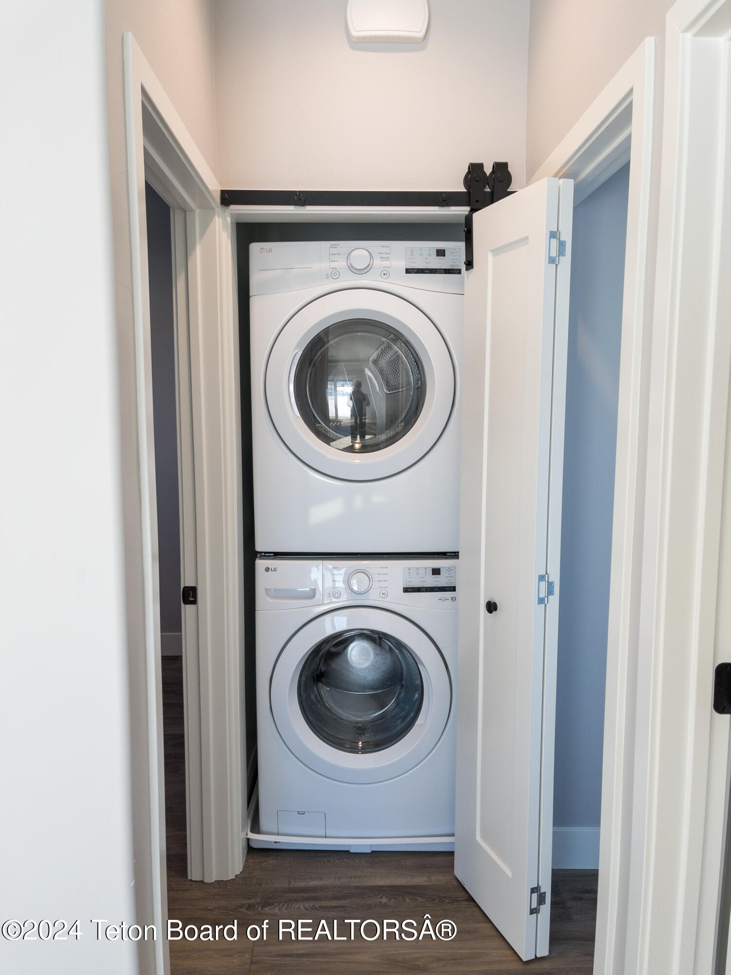 Victor, Idaho 83455, United States, 2 Bedrooms Bedrooms, ,1 BathroomBathrooms,Residential,Pending,64526