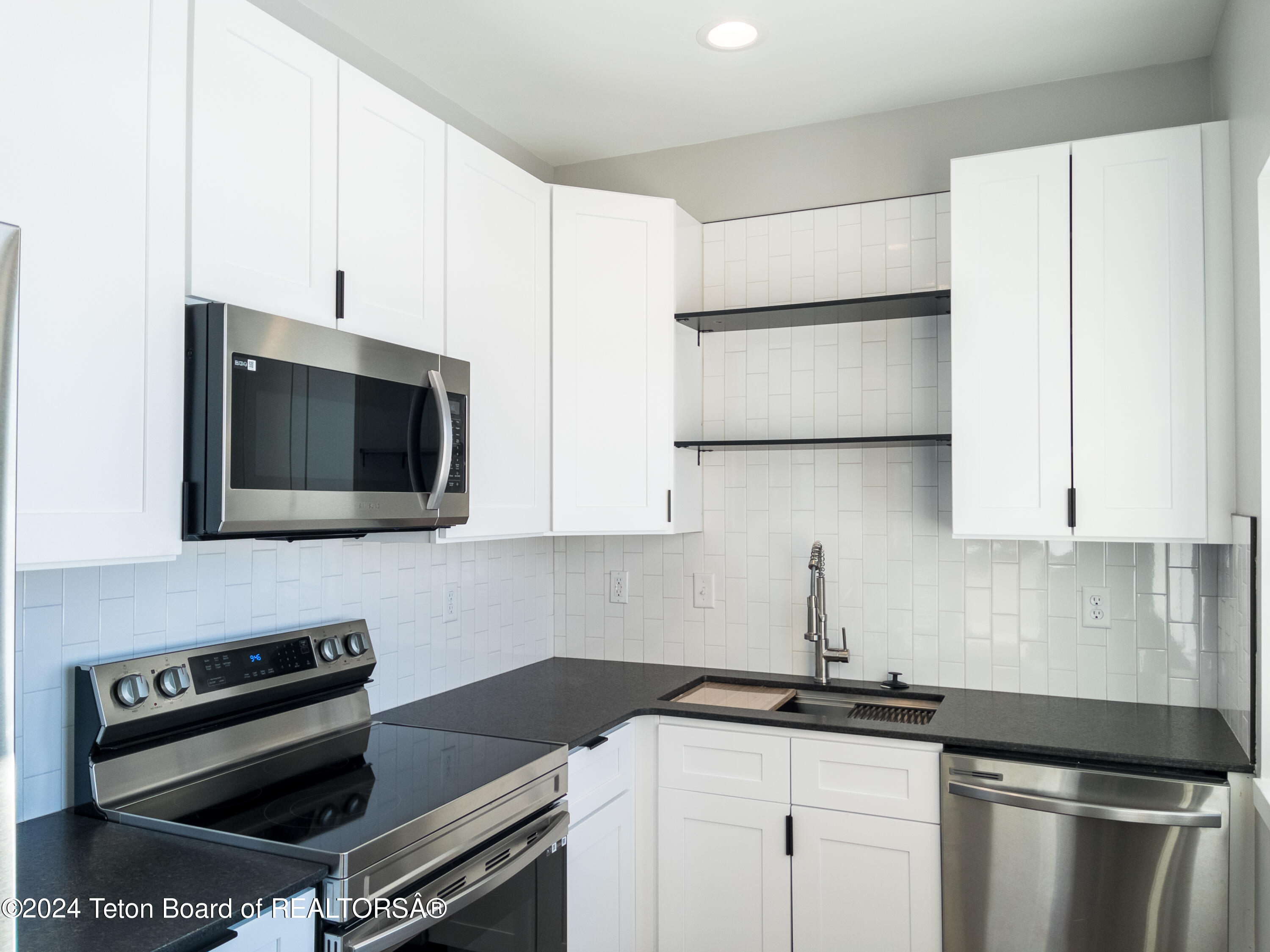 Victor, Idaho 83455, United States, 2 Bedrooms Bedrooms, ,1 BathroomBathrooms,Residential,Pending,64526