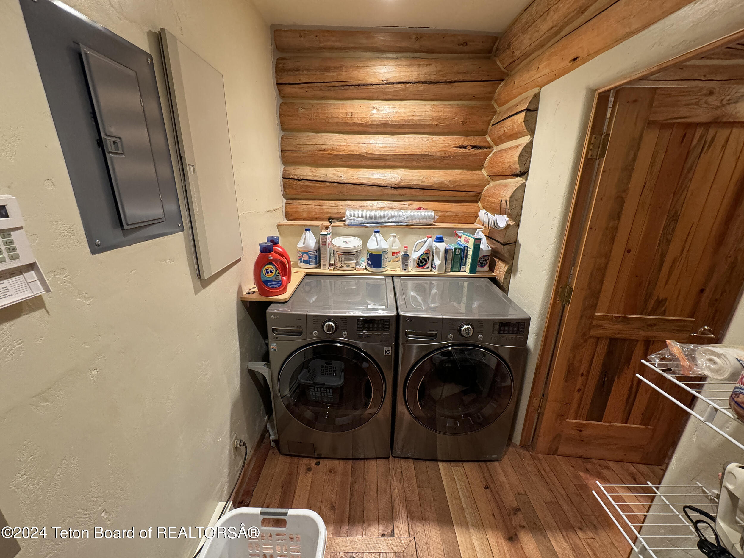 Alta, Wyoming 83414, United States, 5 Bedrooms Bedrooms, ,3 BathroomsBathrooms,Residential,Active,57457