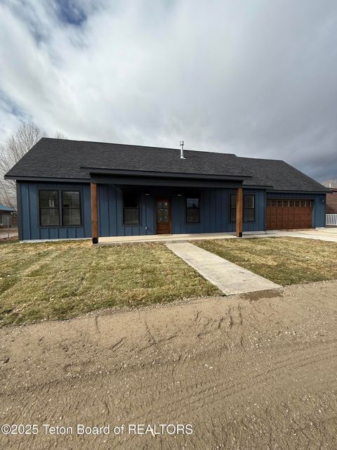 Photo of 478 S Jackson Ave, Pinedale, WY 82941 (MLS # 25-2895)
