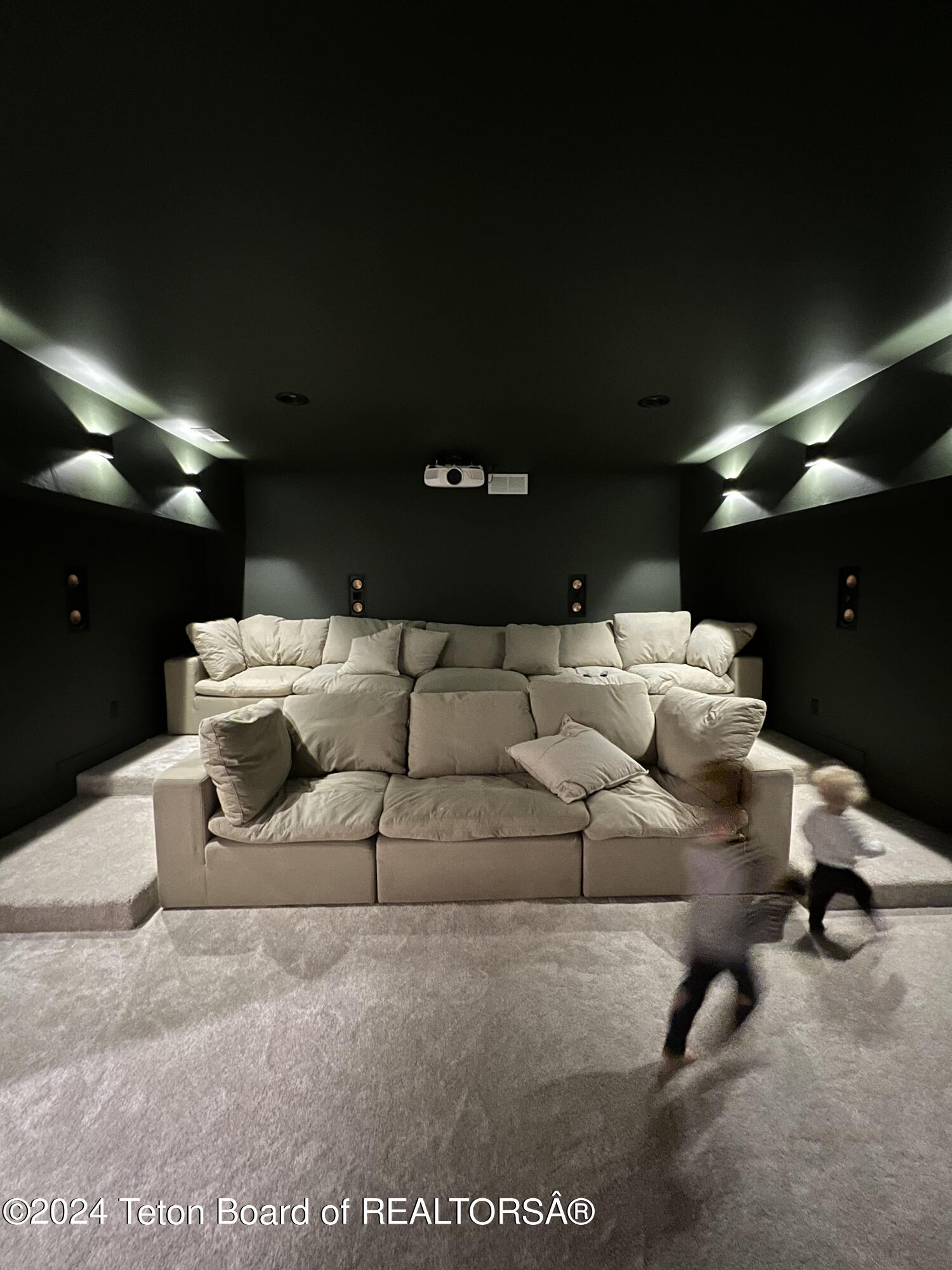 Swan Valley, Idaho 83449, United States, 5 Bedrooms Bedrooms, ,7 BathroomsBathrooms,Residential,Active,64933