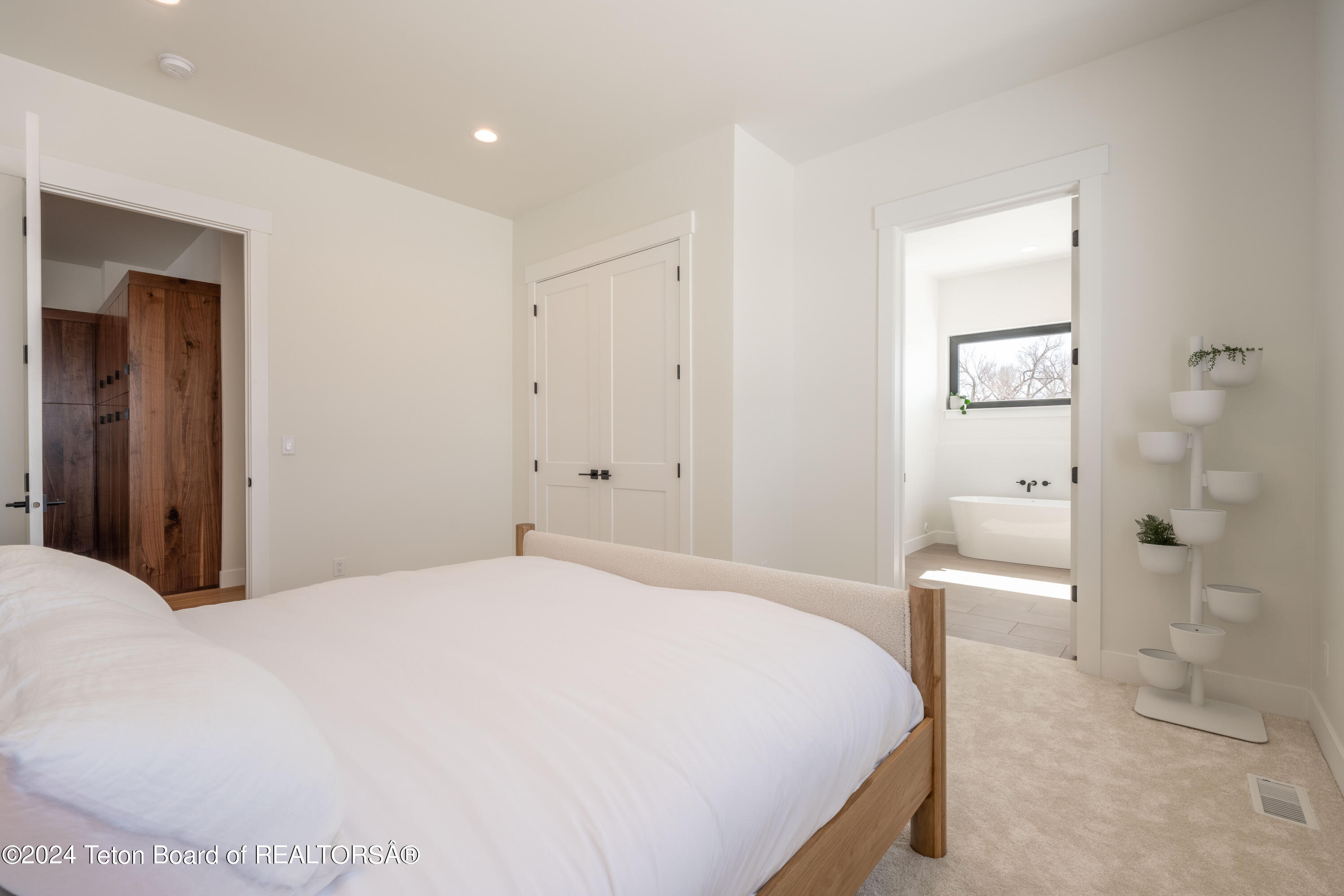 Swan Valley, Idaho 83449, United States, 5 Bedrooms Bedrooms, ,7 BathroomsBathrooms,Residential,Active,64933