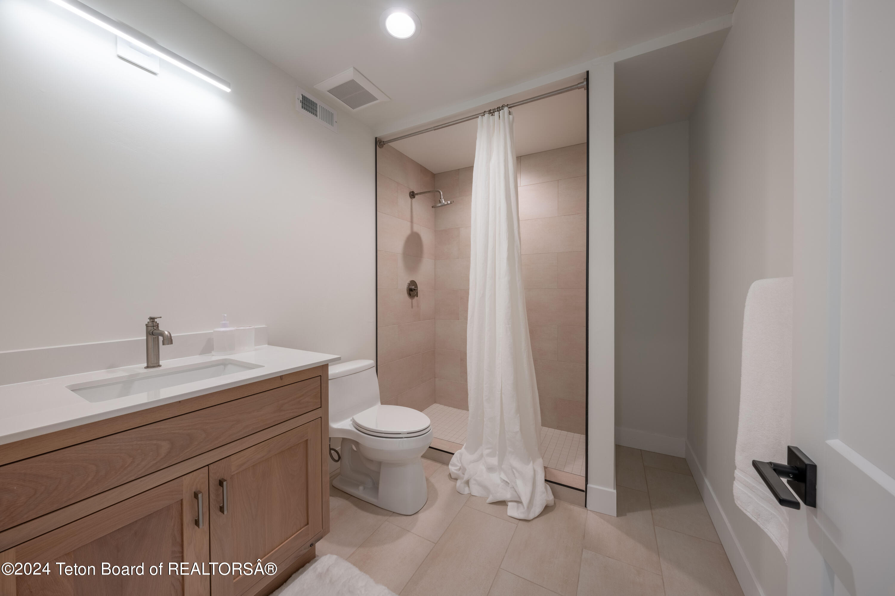 Swan Valley, Idaho 83449, United States, 5 Bedrooms Bedrooms, ,7 BathroomsBathrooms,Residential,Active,64933