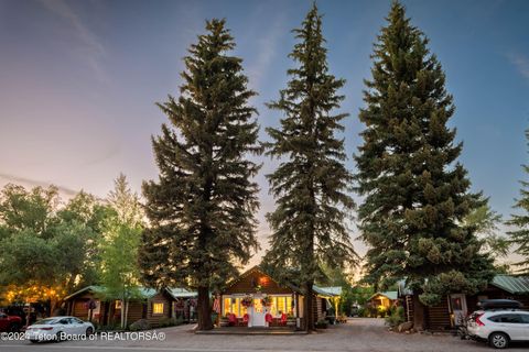 Photo of 49 E Magnolia Street, Pinedale, WY 82941 (MLS # 26-247)