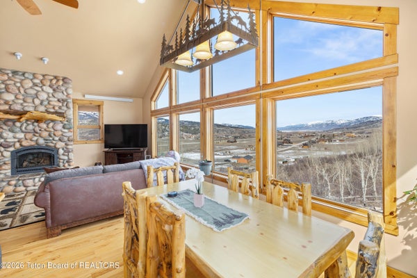 140 MARTEN PL, ALPINE, WY 83128 - Image 6b5d00a66fab51513555a054fea3efbd/1394842319